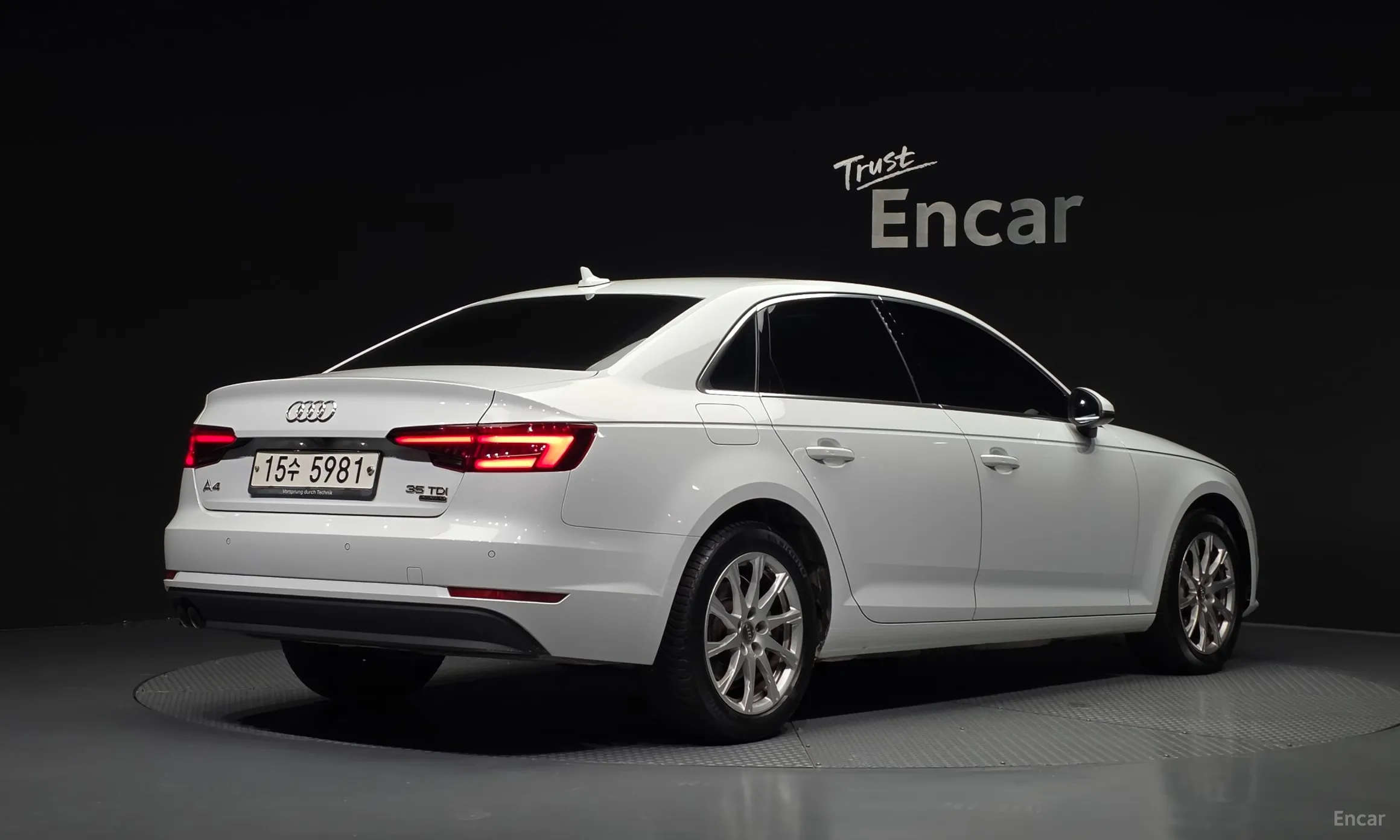 Audi A4 (B9)