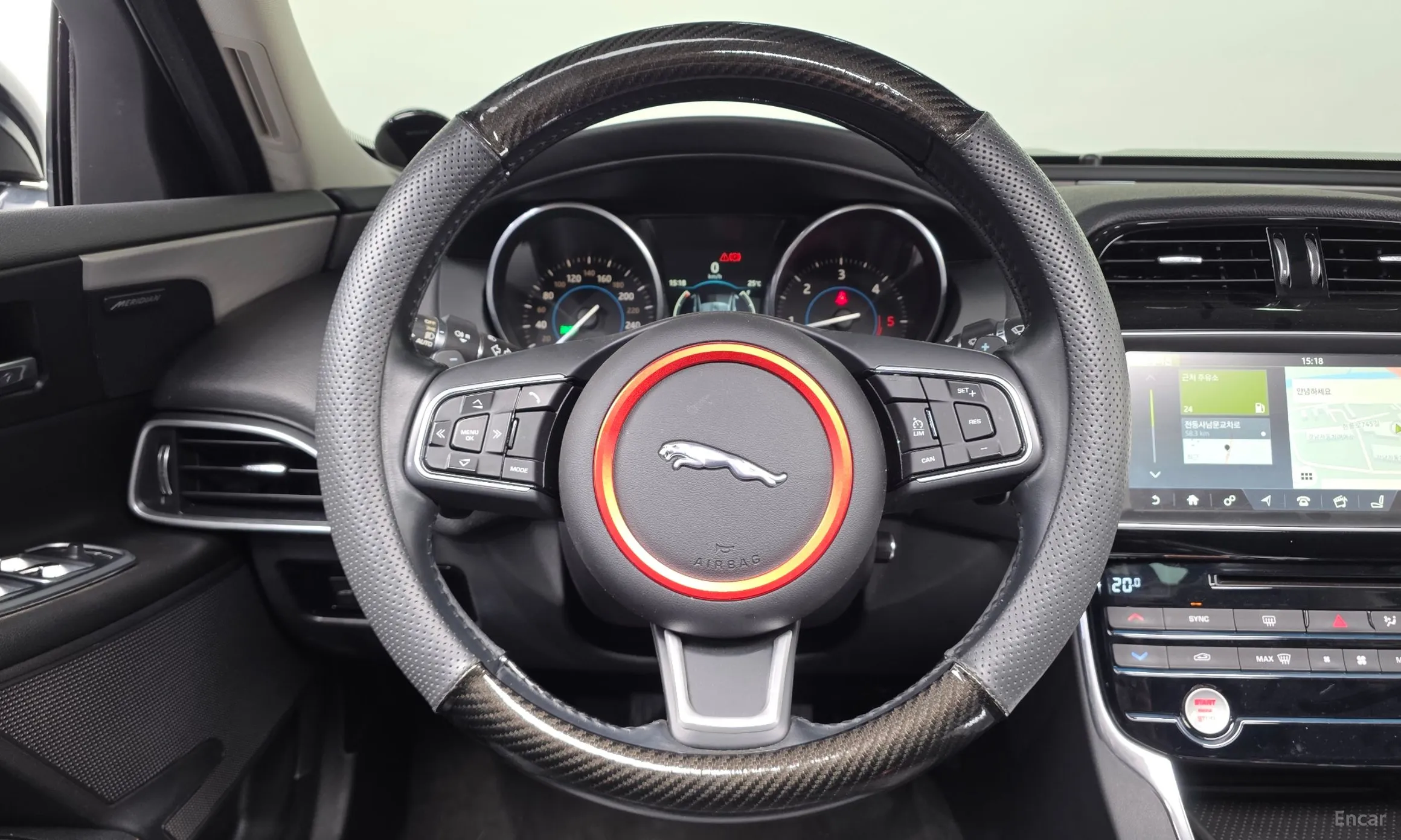 Jaguar XE превью 13