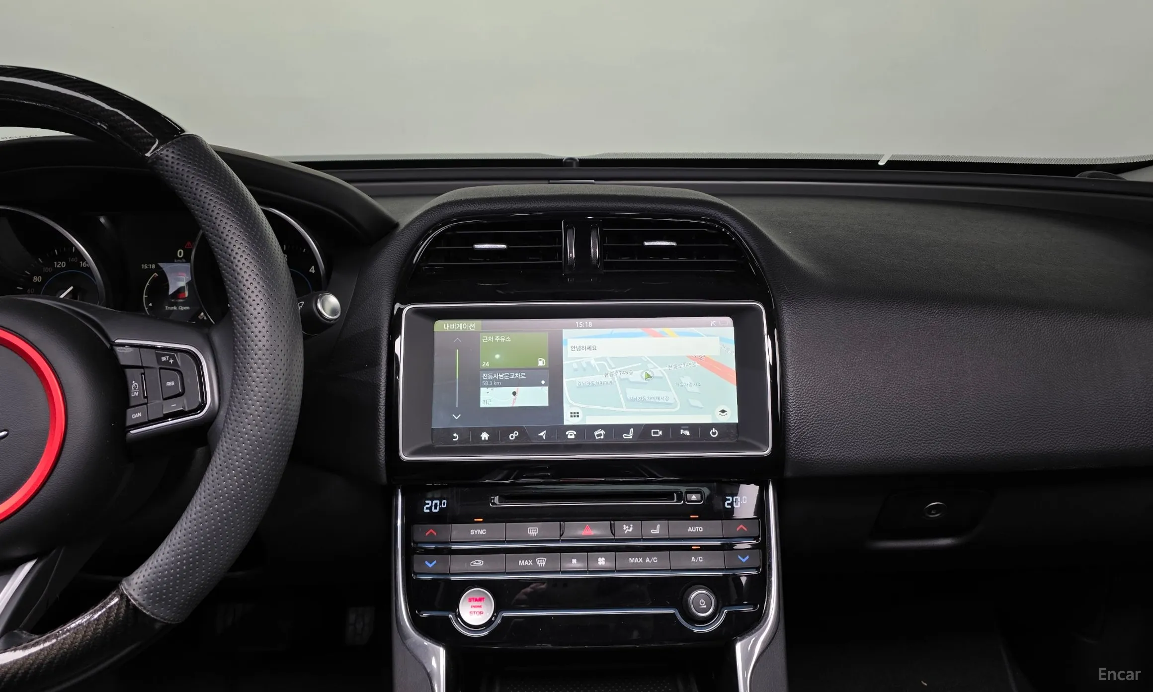 Jaguar XE превью 14