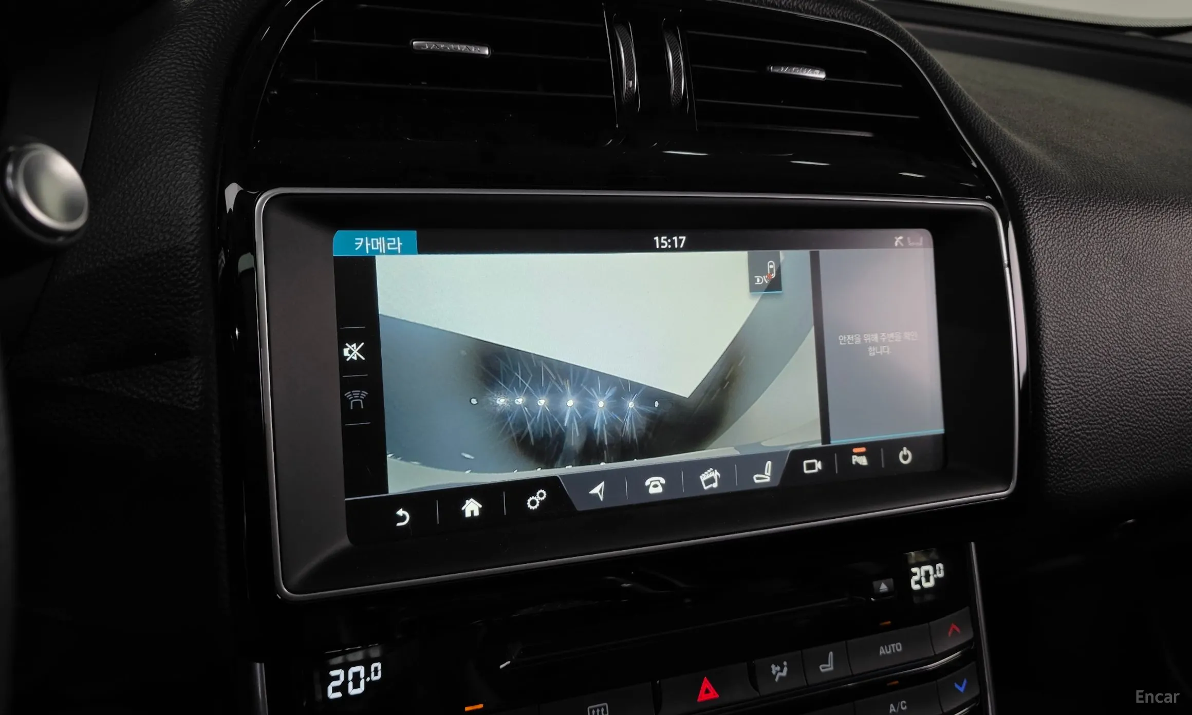 Jaguar XE превью 16
