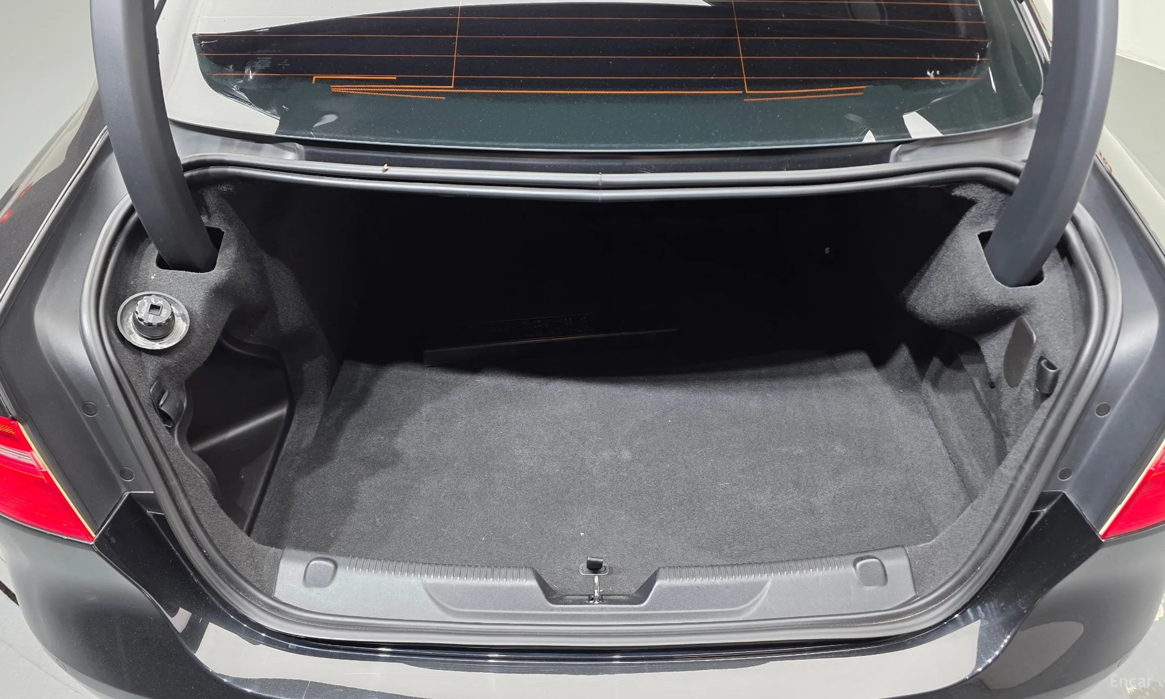 Jaguar XE превью 20