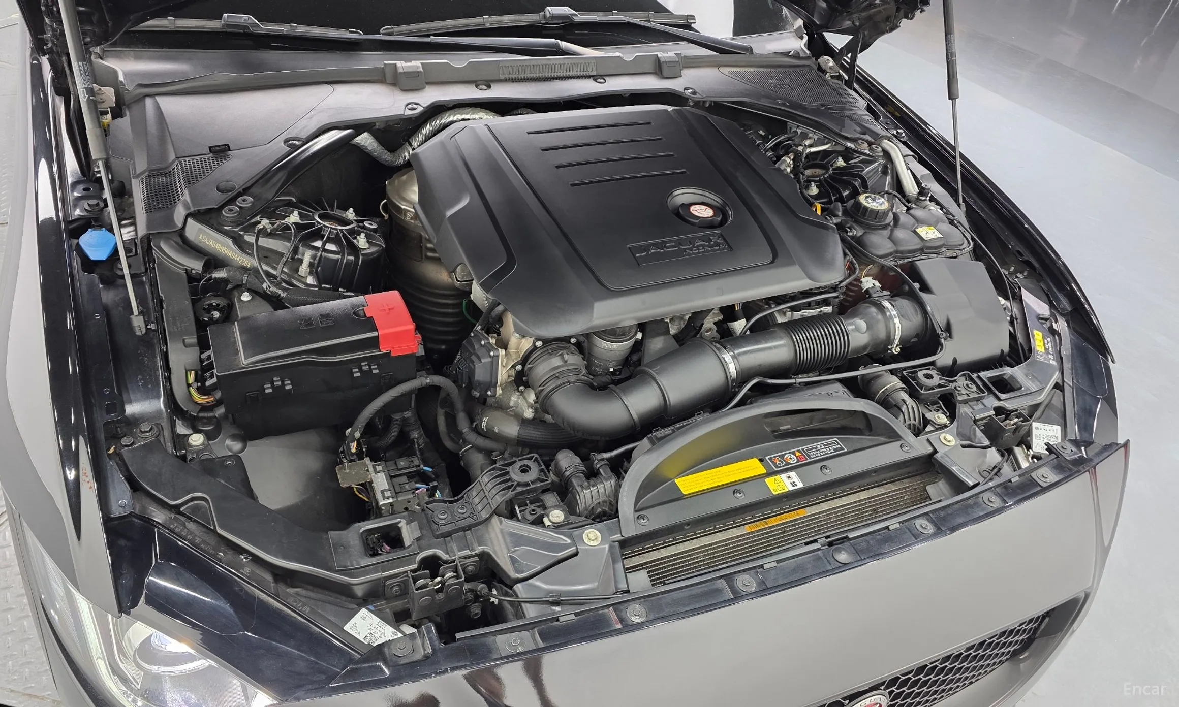 Jaguar XE превью 6