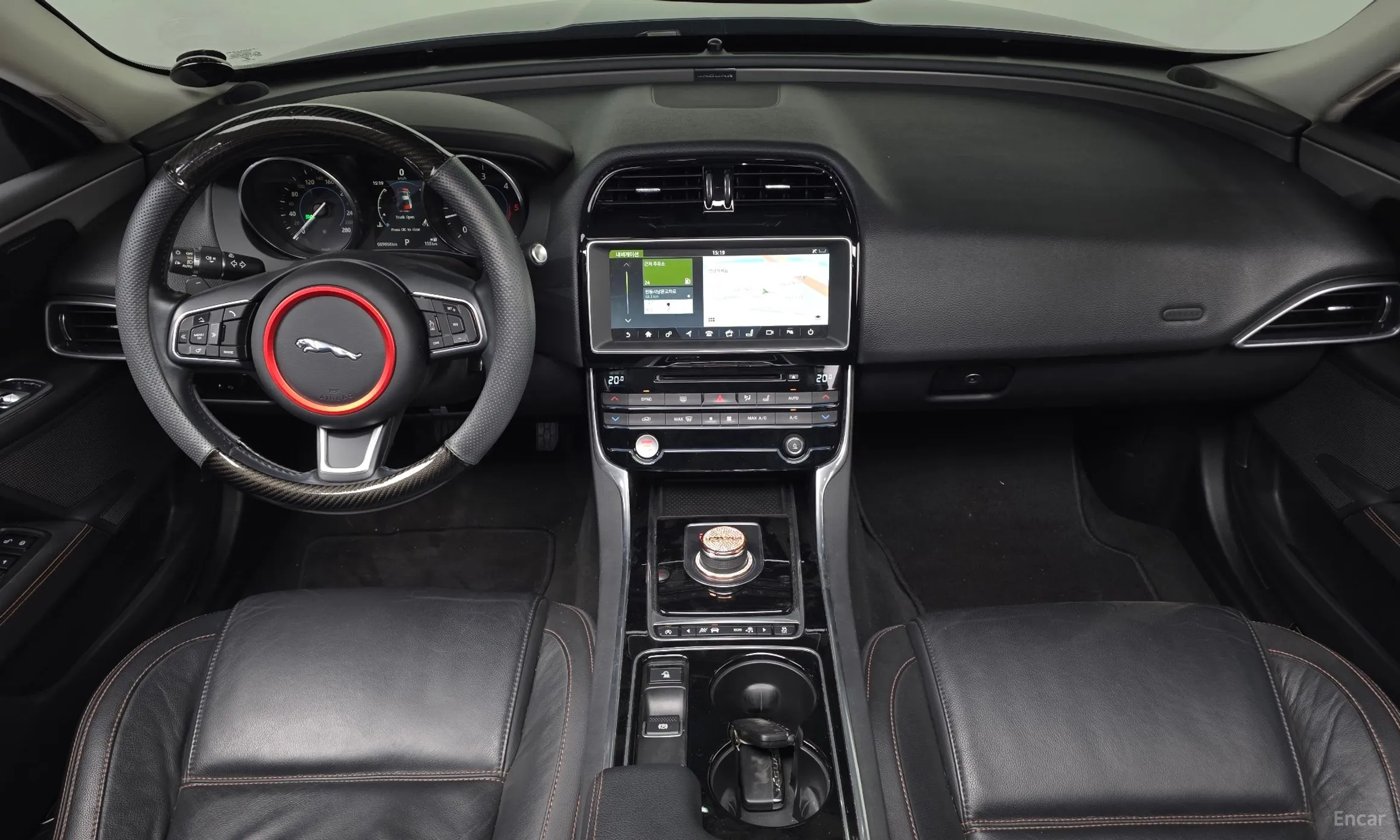 Jaguar XE превью 7