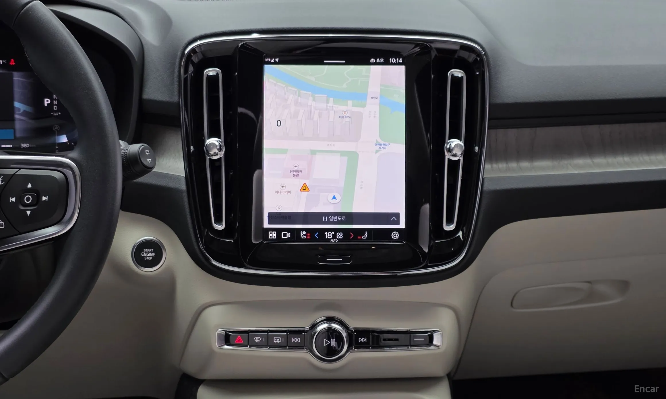 Volvo XC40 превью 13