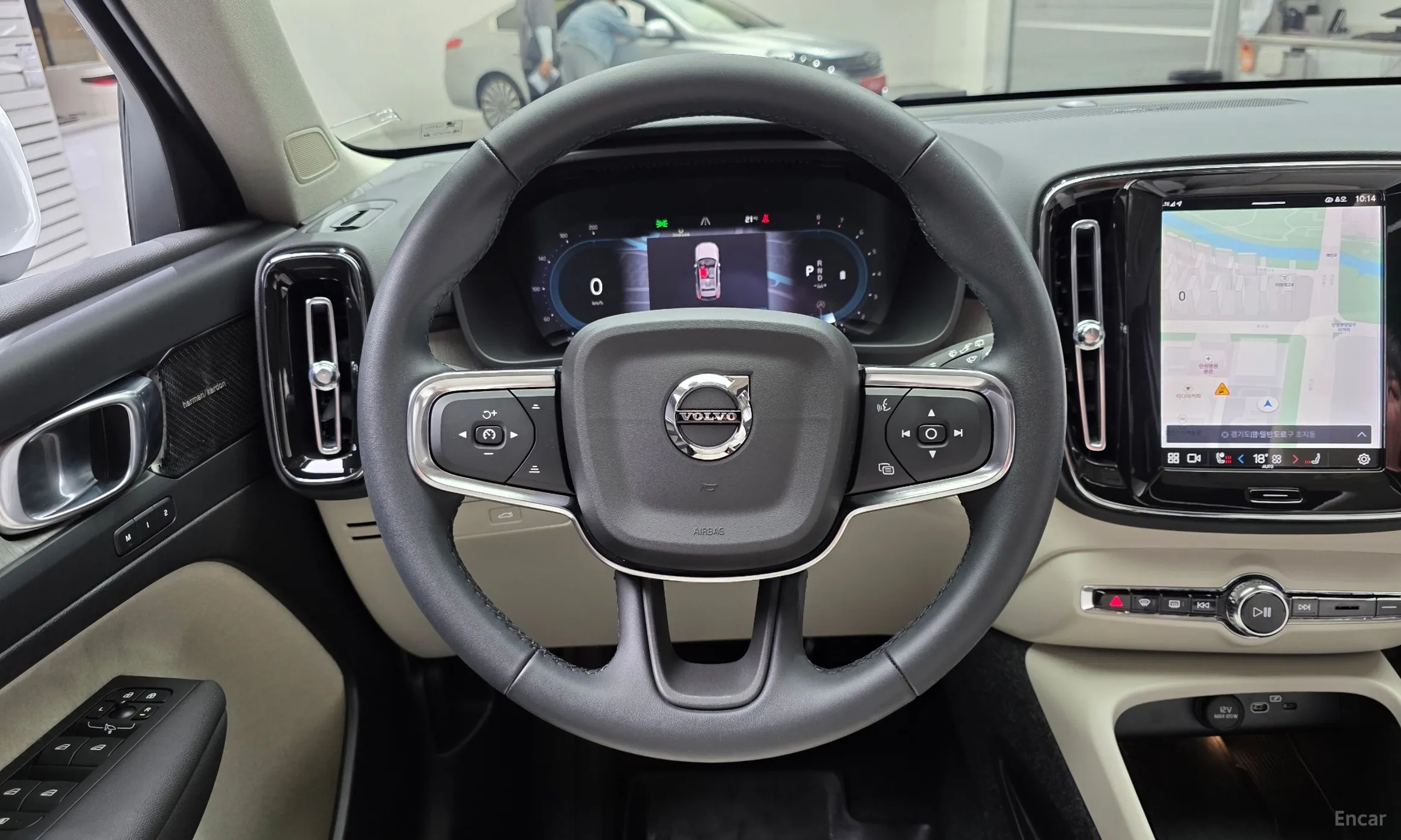 Volvo XC40 превью 14