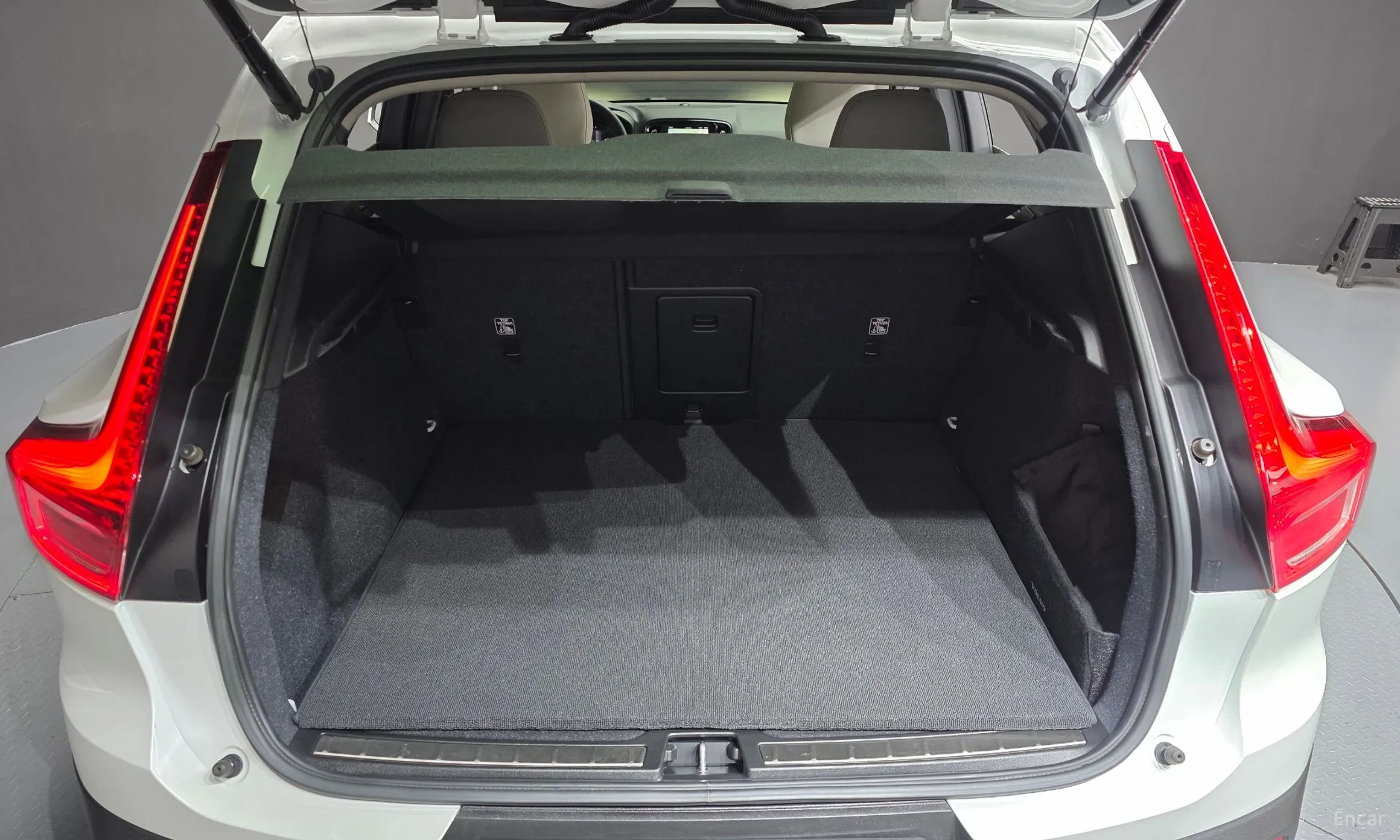 Volvo XC40 превью 19