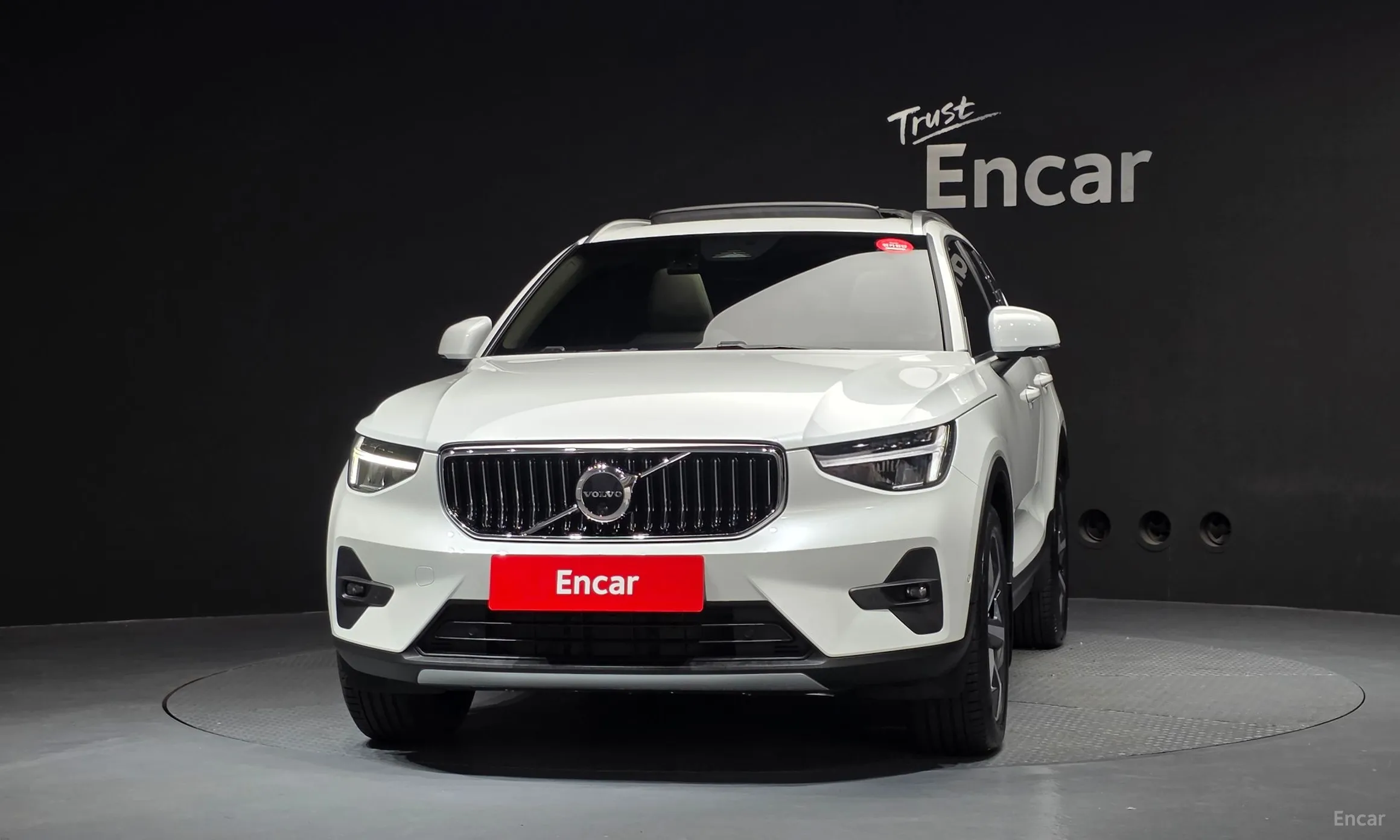 Volvo XC40 превью 3