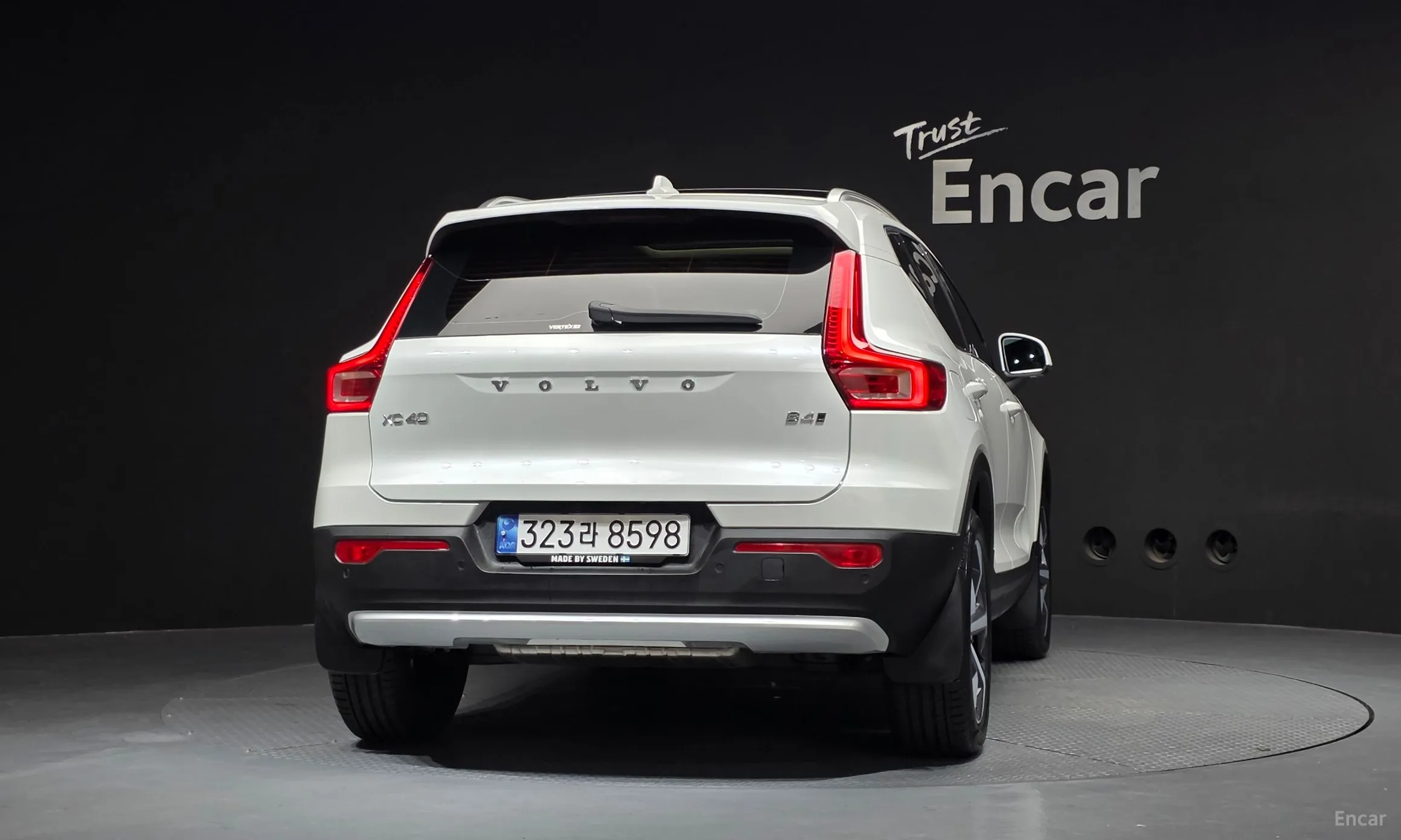 Volvo XC40 превью 4