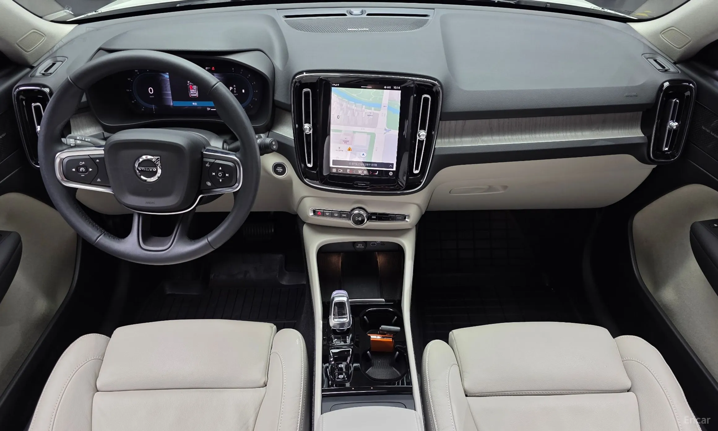 Volvo XC40 превью 7