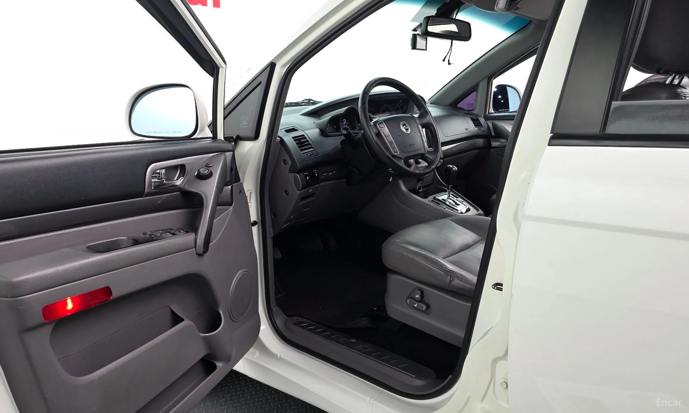 KG Mobility (SsangYong) Korando Turismo превью 10