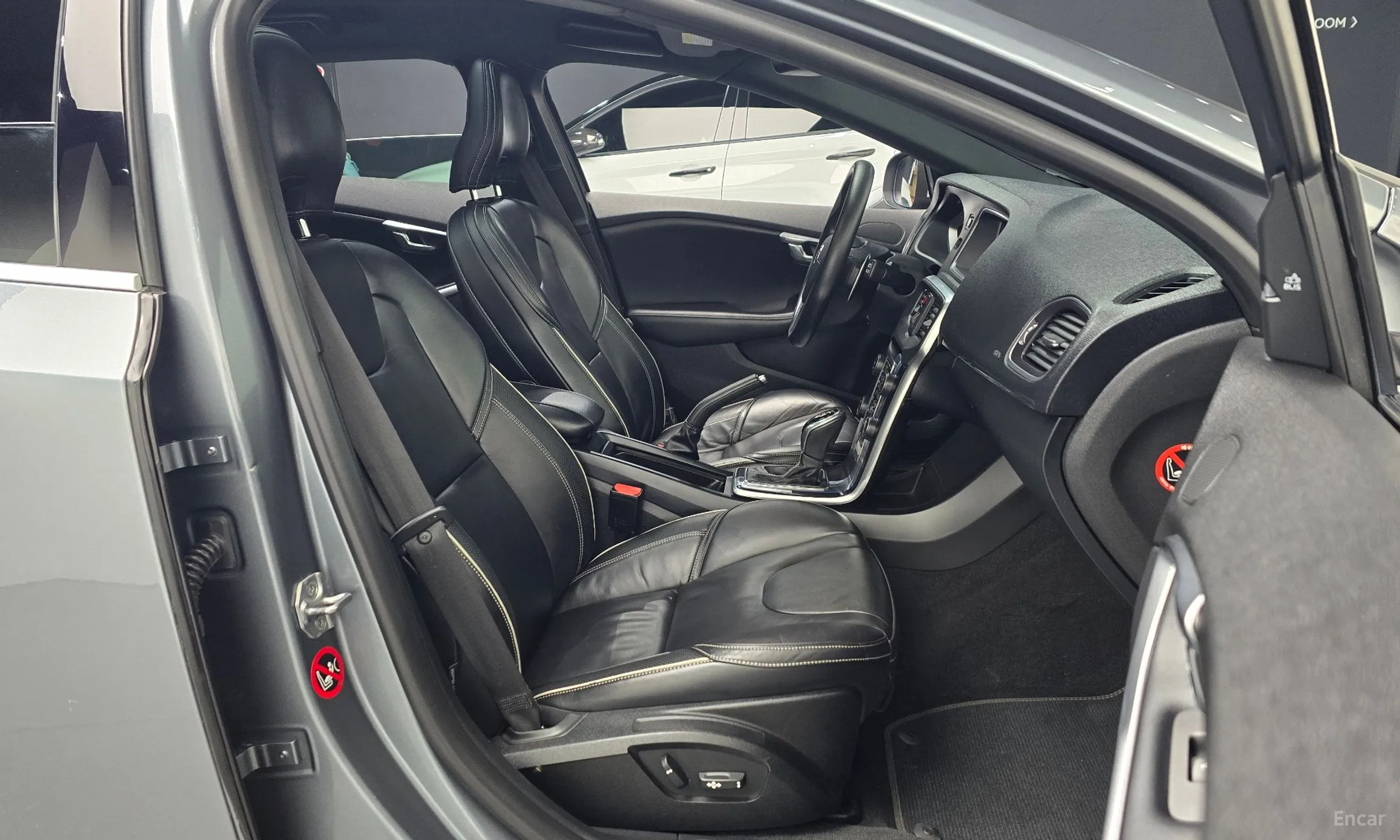 Volvo V40 превью 10