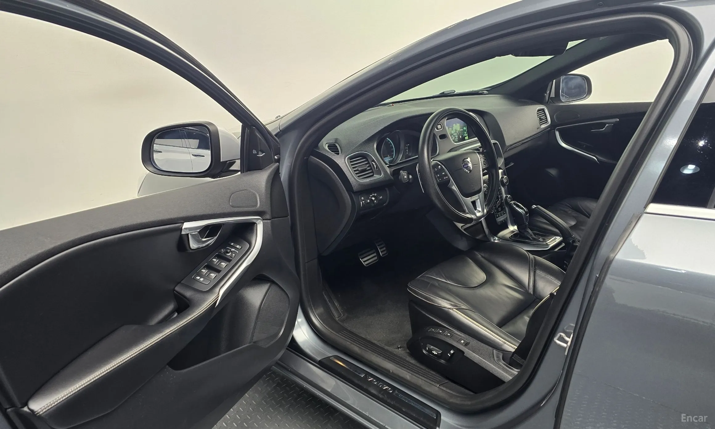 Volvo V40 превью 11