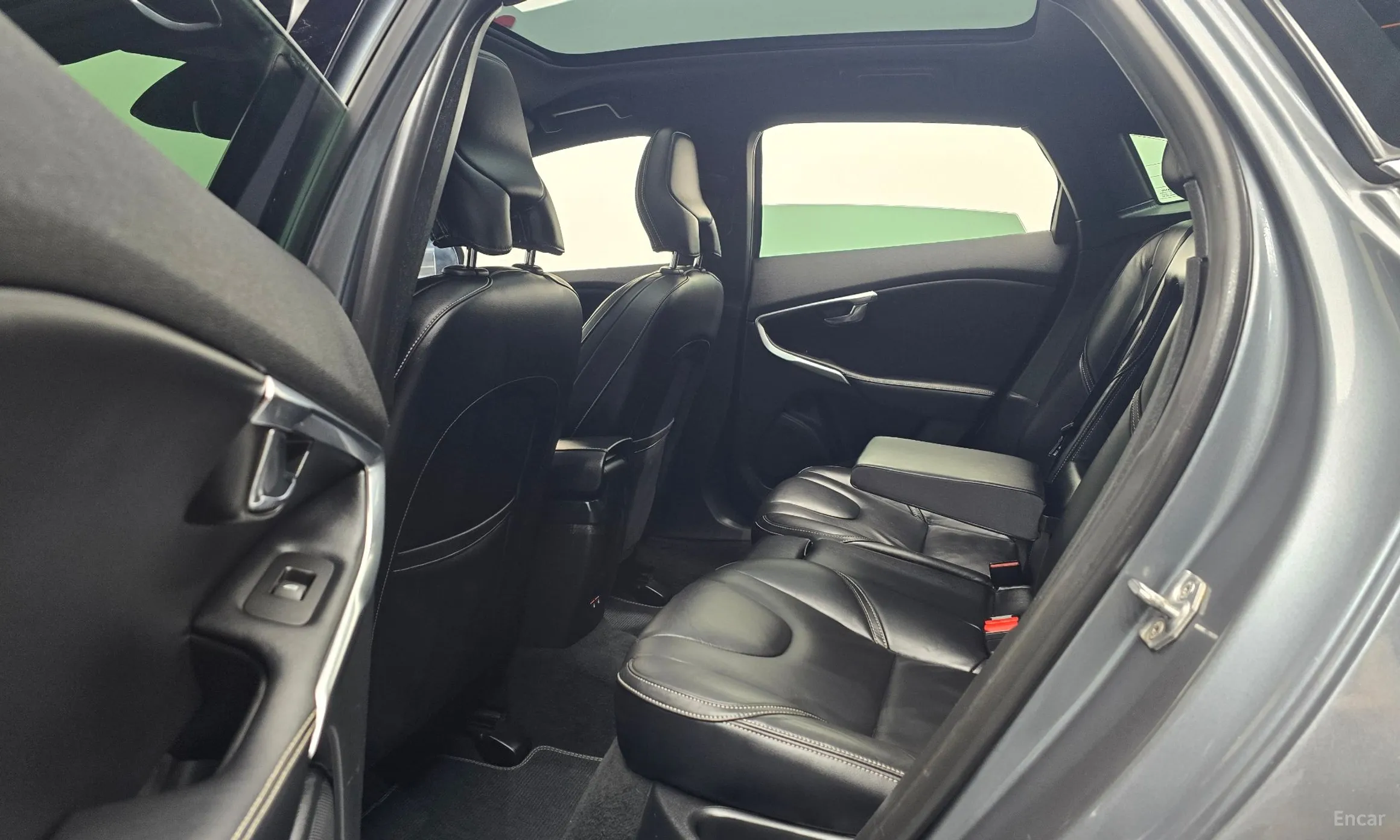 Volvo V40 превью 12