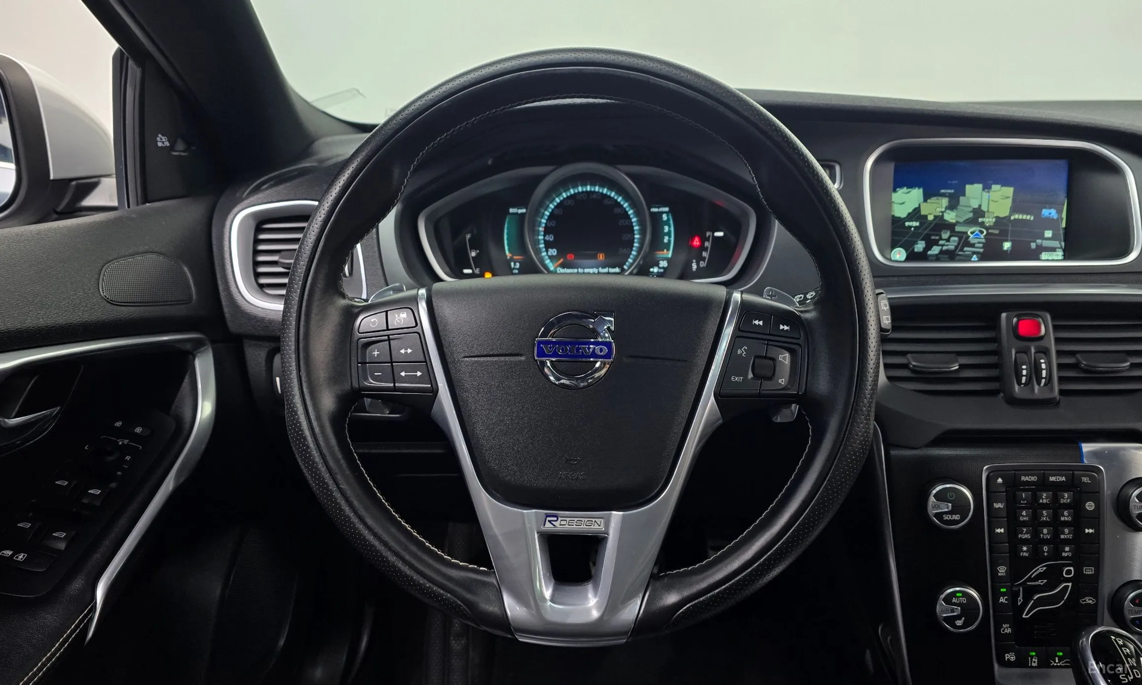 Volvo V40 превью 13