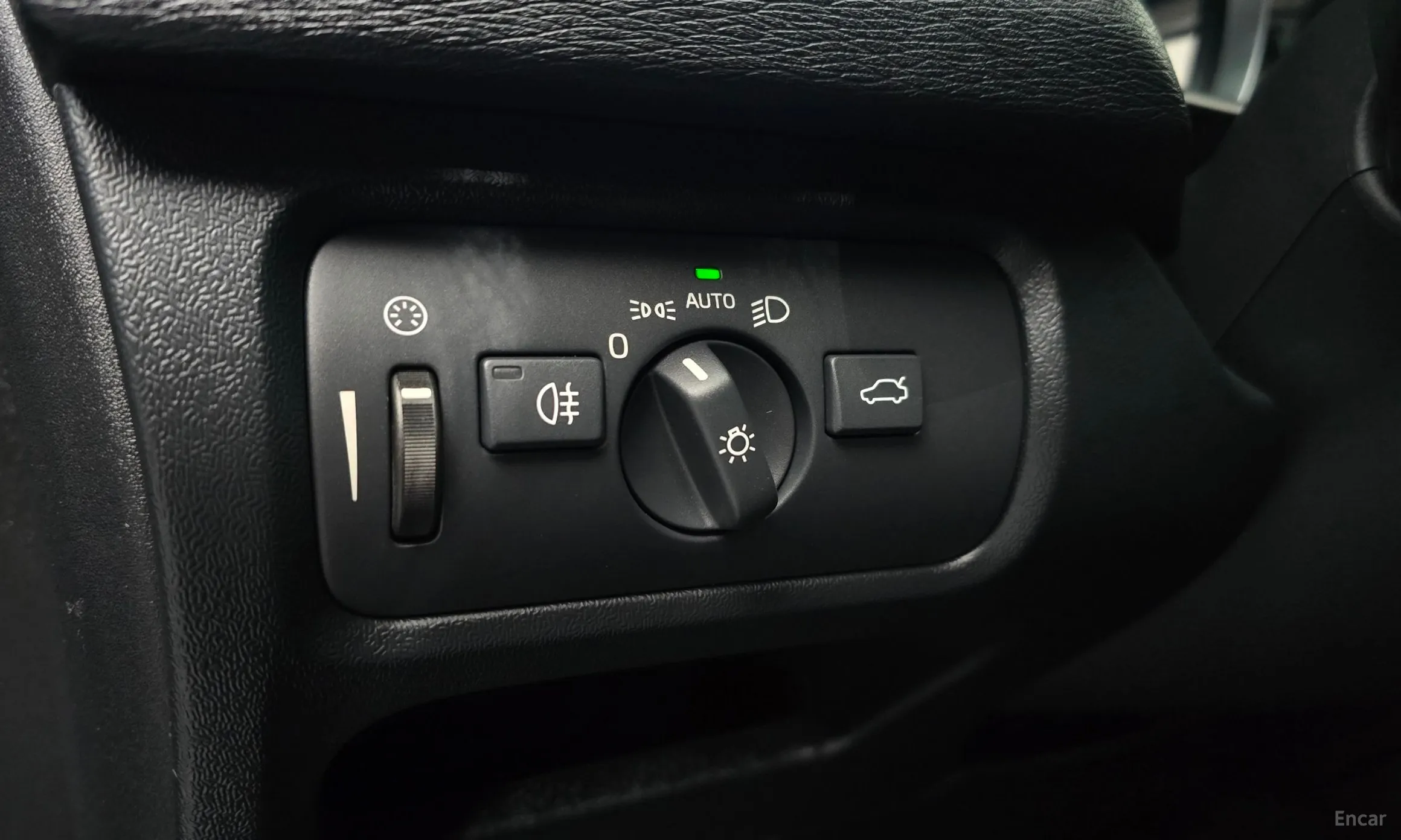 Volvo V40 превью 14
