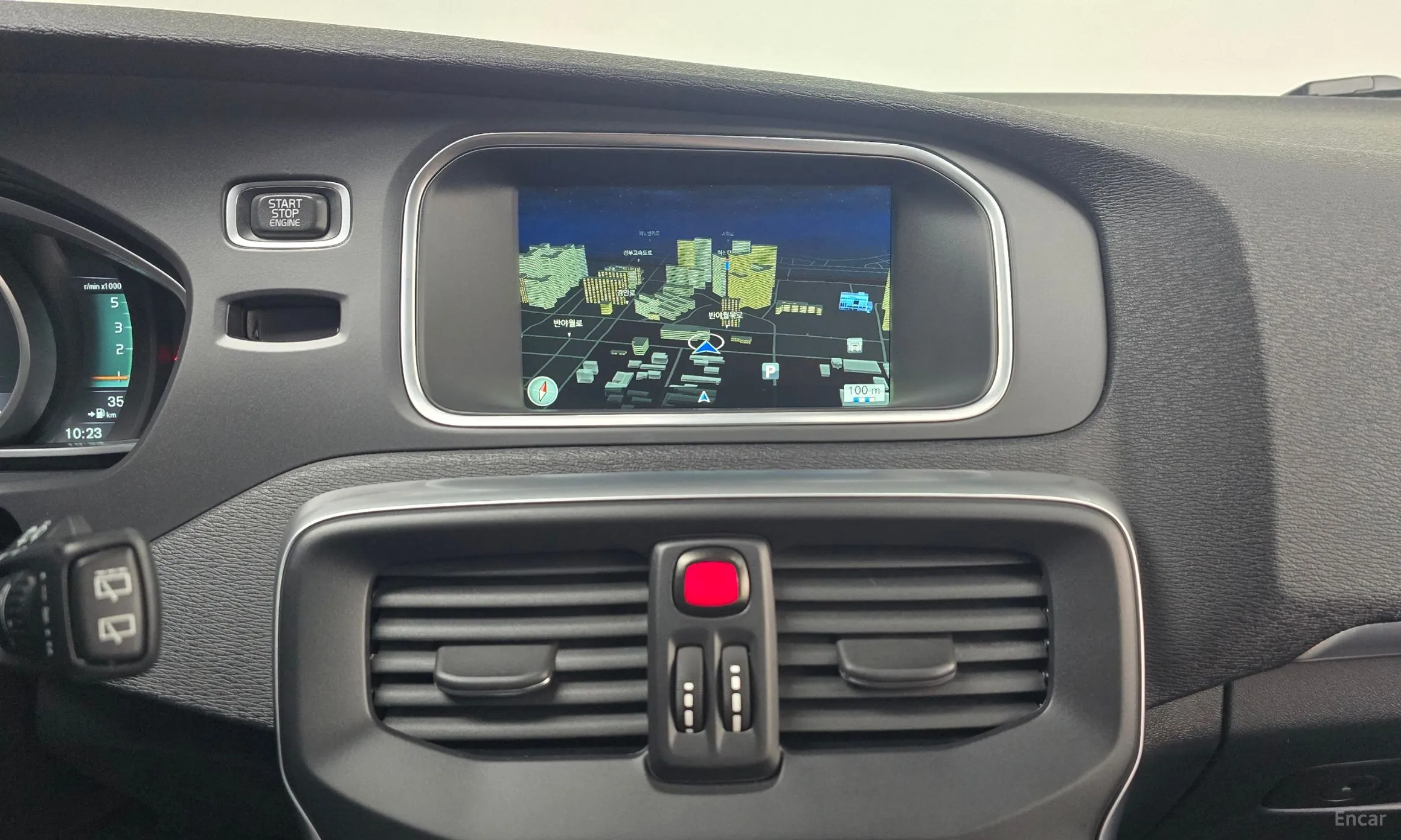 Volvo V40 превью 15