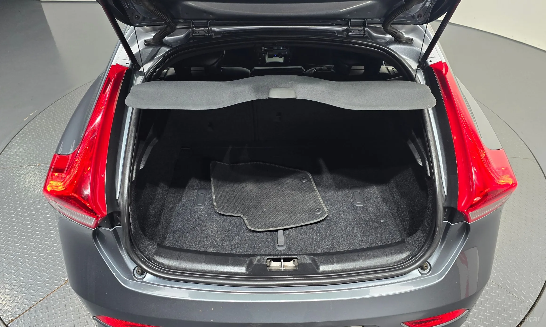 Volvo V40 превью 20