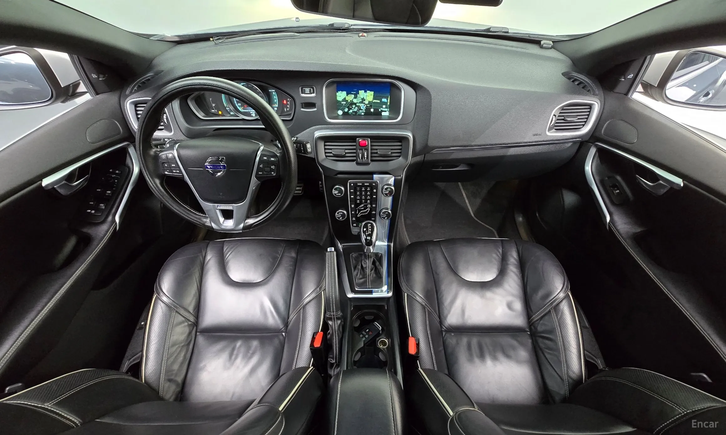 Volvo V40 превью 7