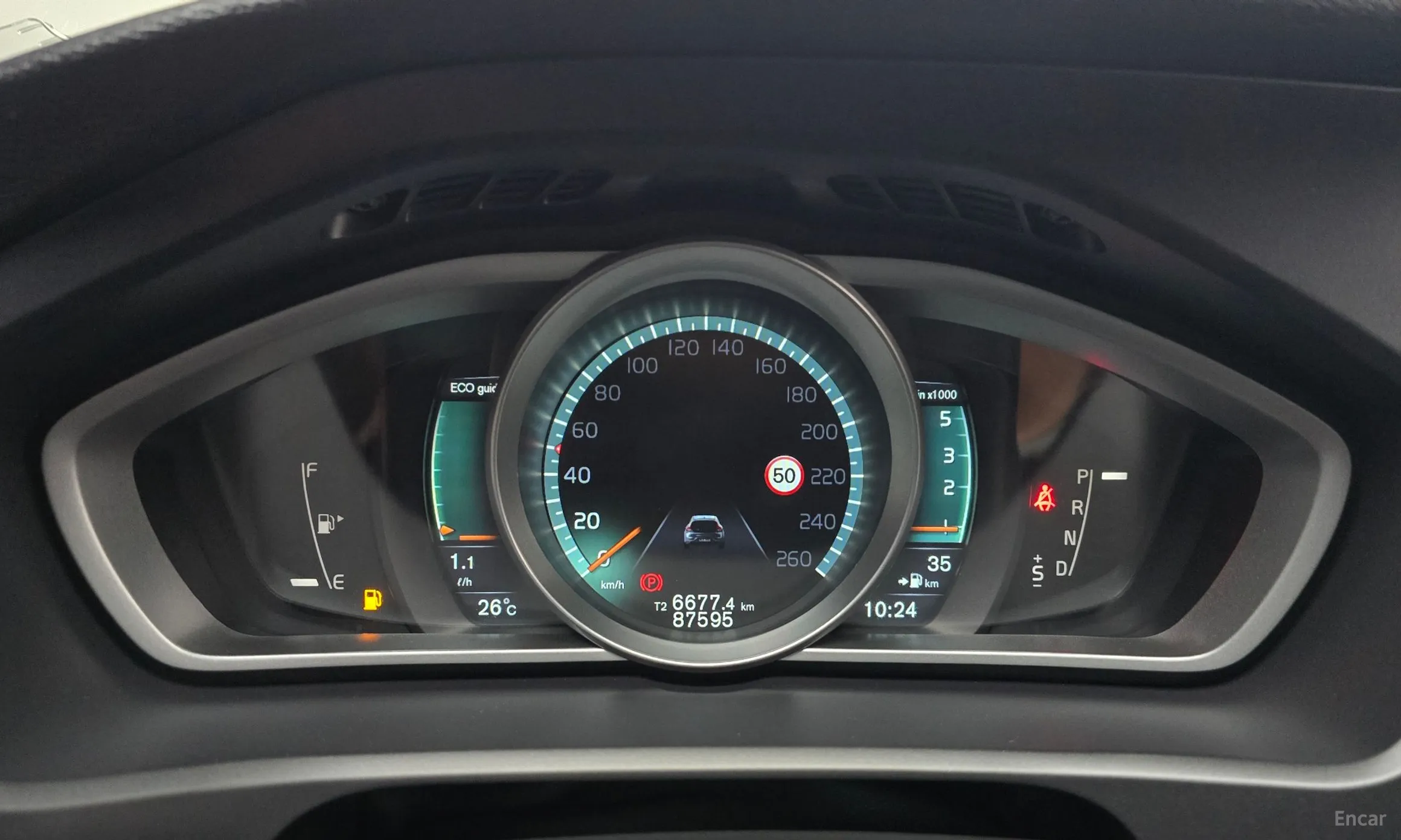 Volvo V40 превью 8