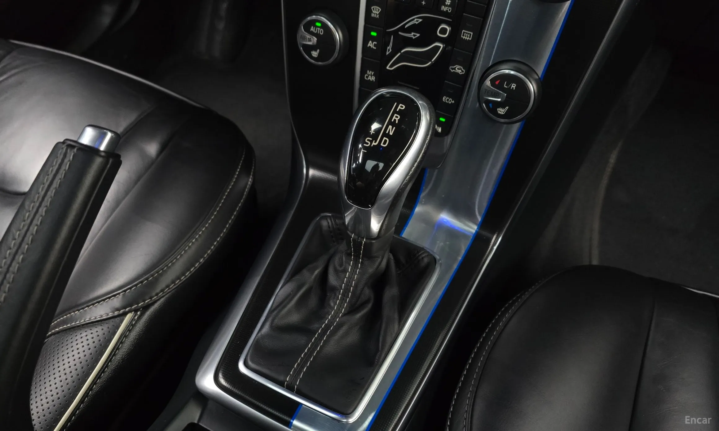 Volvo V40 превью 9
