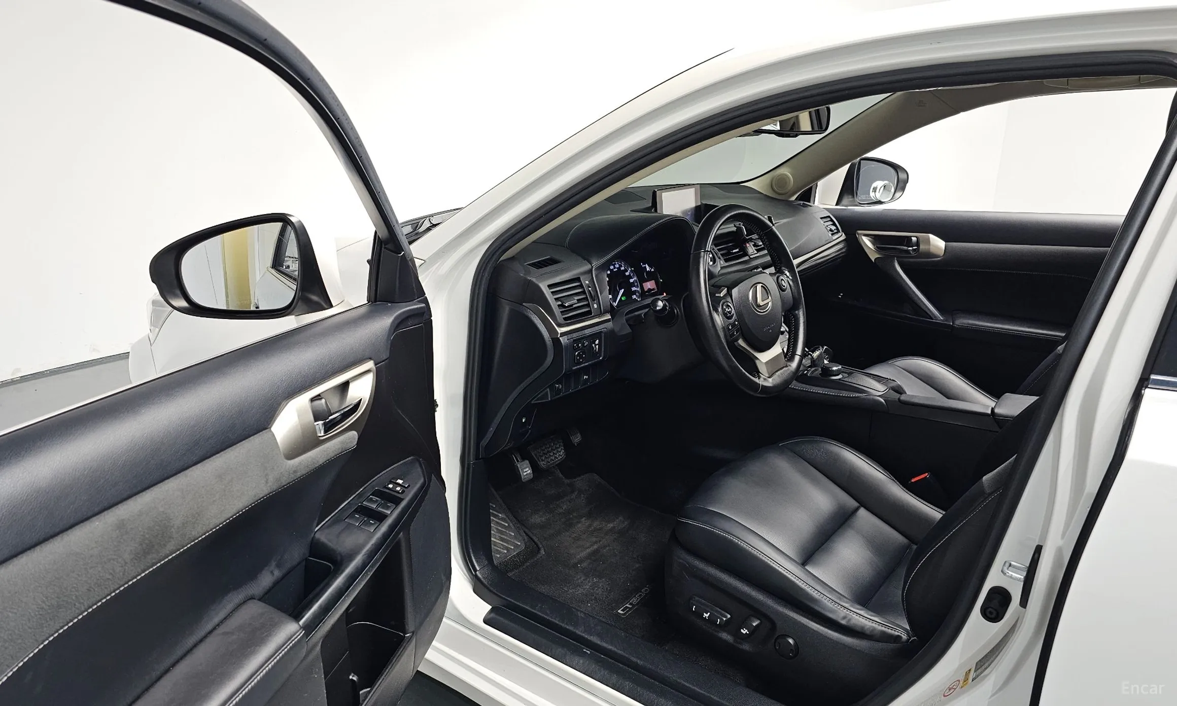 Lexus CT200h превью 10