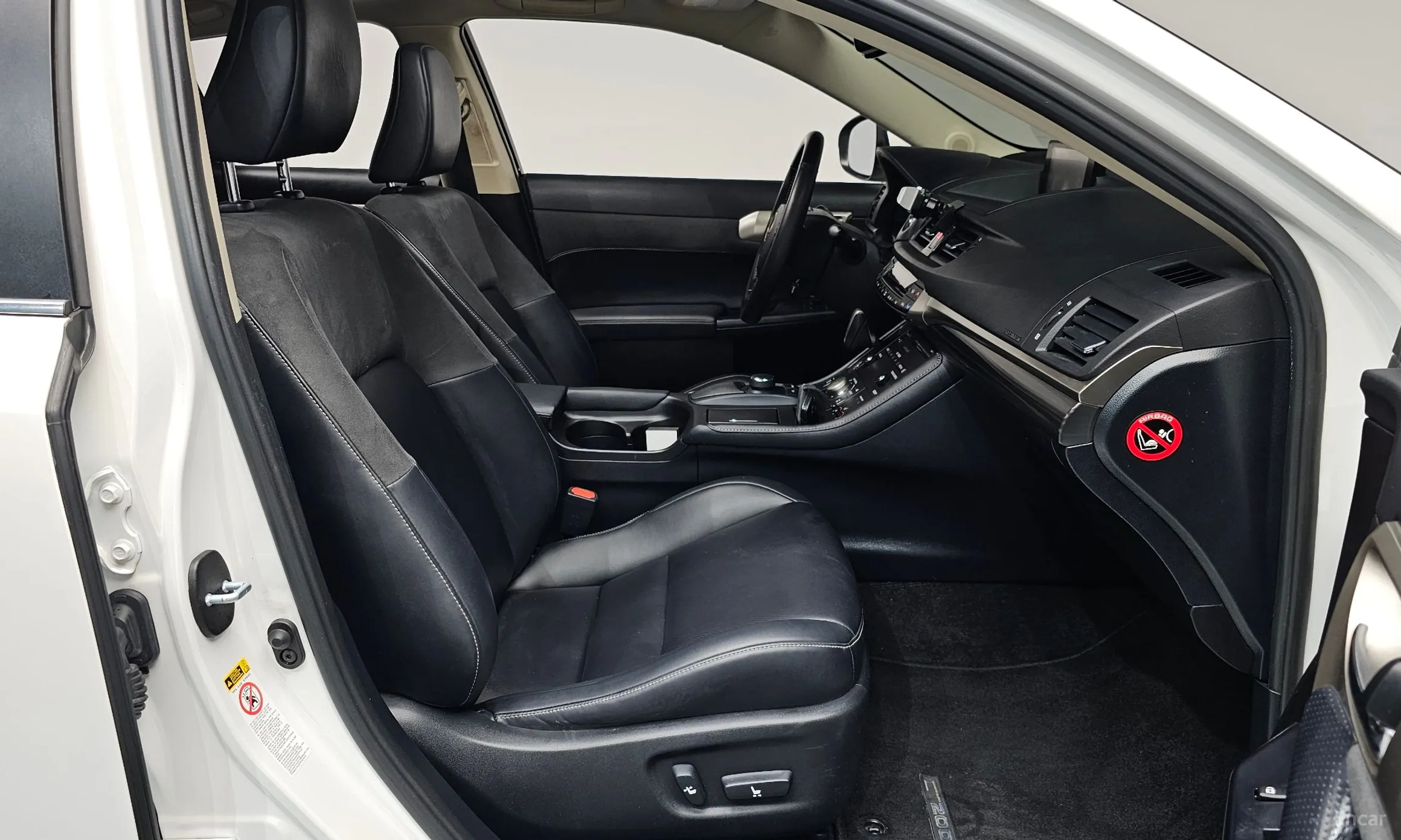 Lexus CT200h превью 11