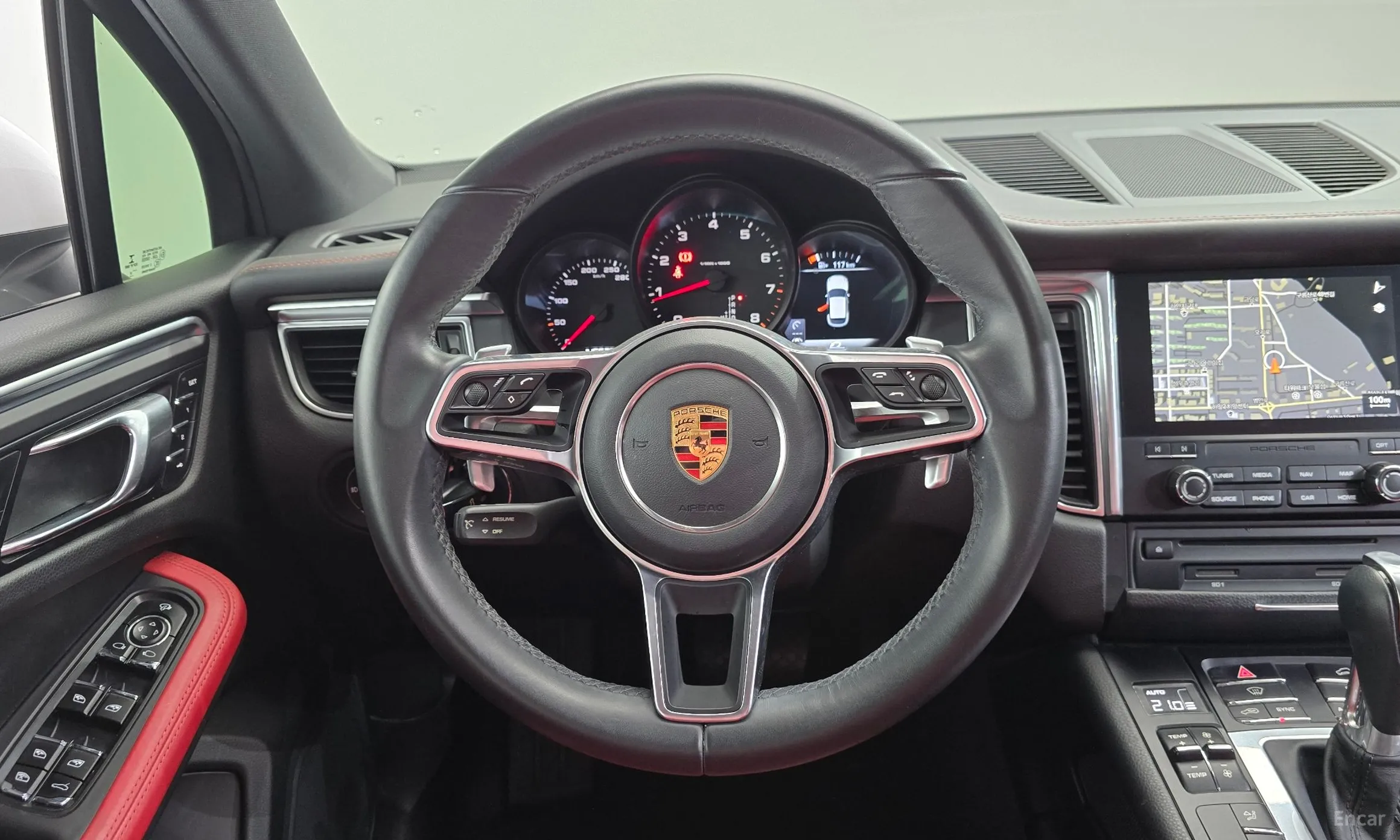 Porsche Macan превью 14