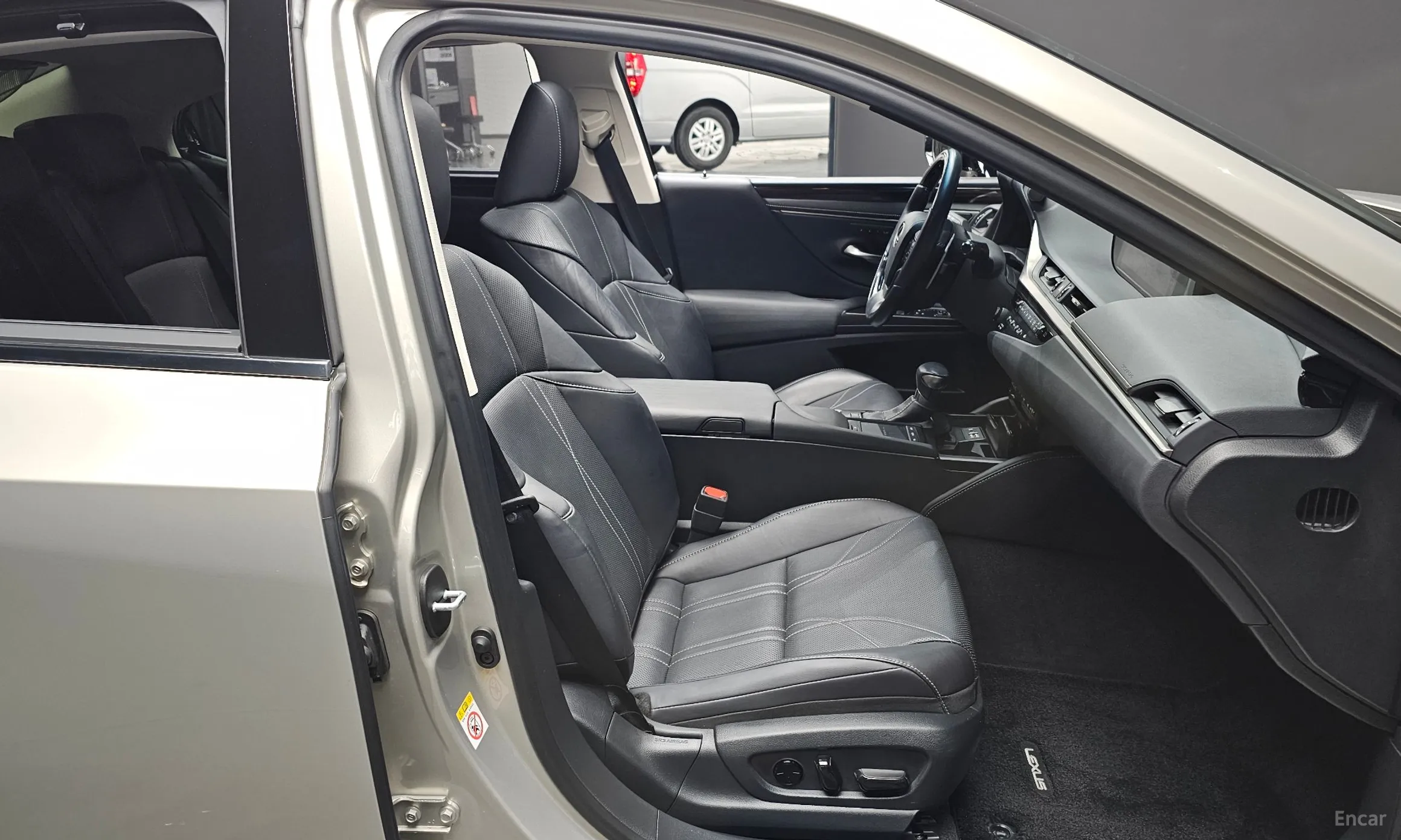 Lexus ES300h 7th Generation превью 10