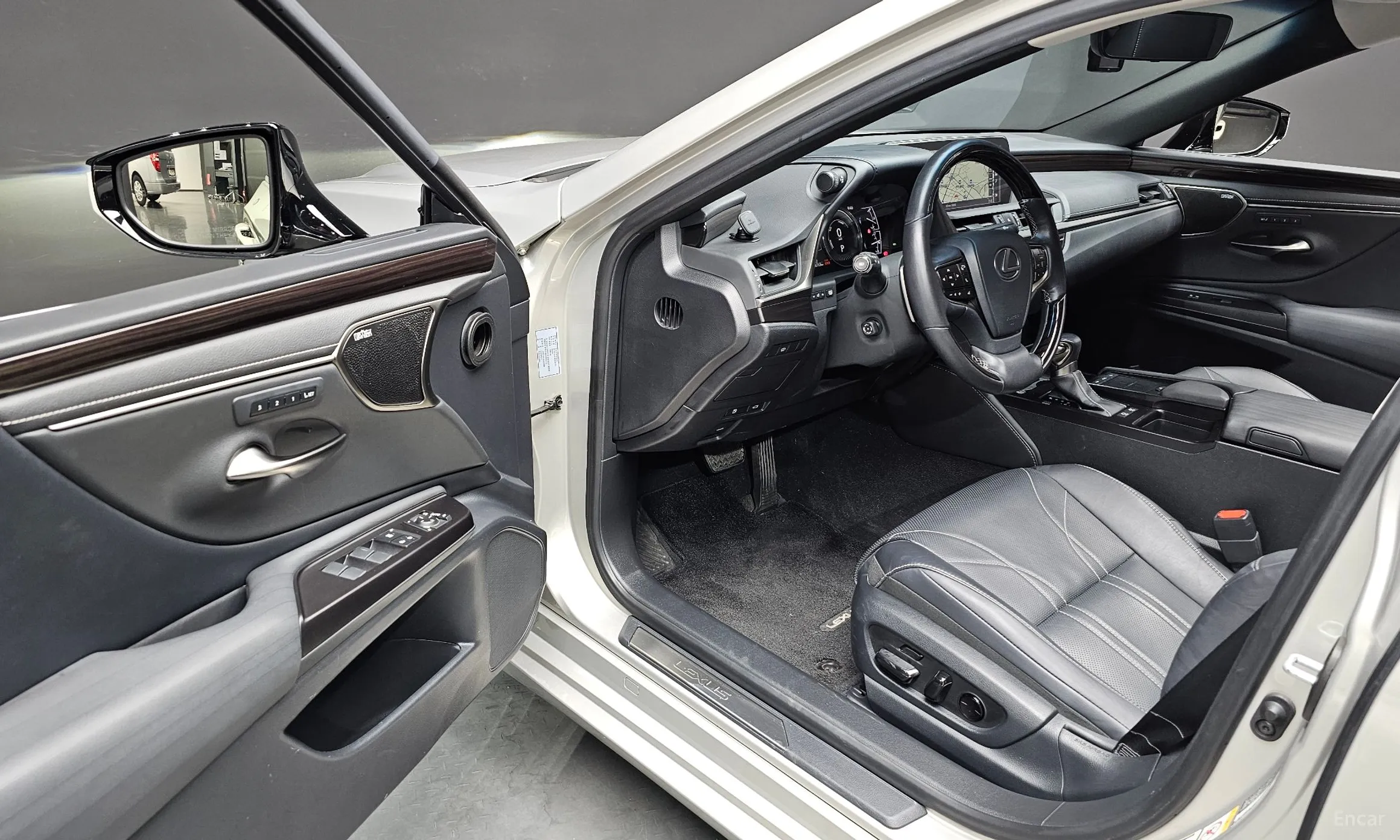 Lexus ES300h 7th Generation превью 12