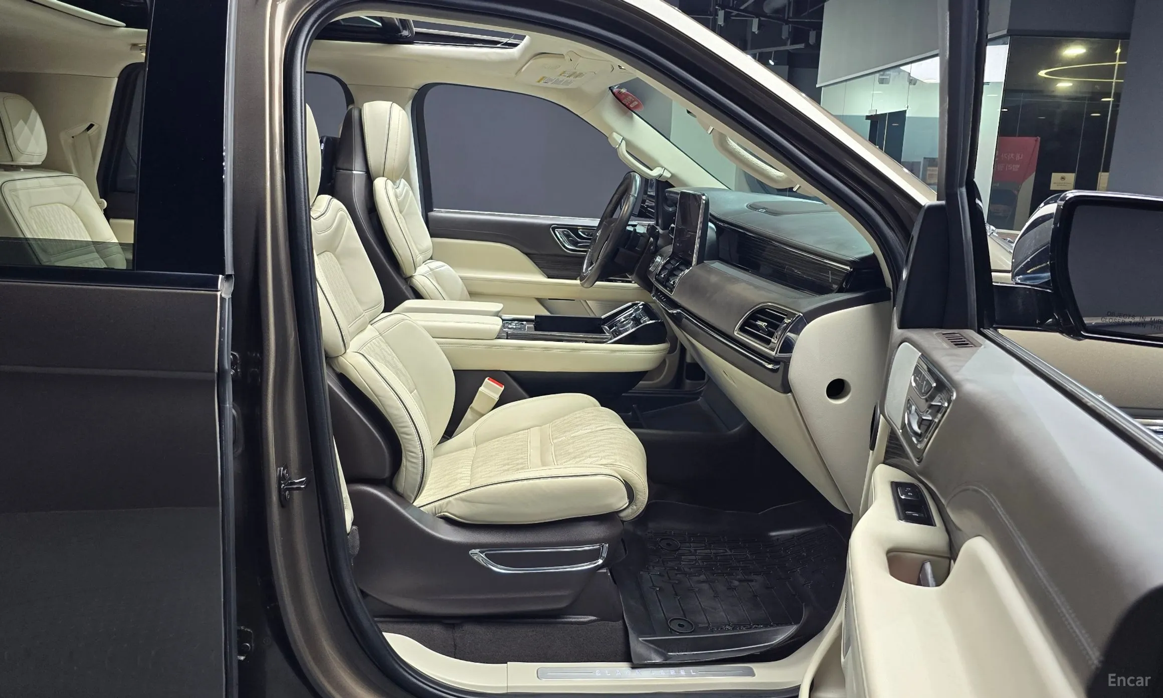Lincoln Navigator 4th generation превью 11