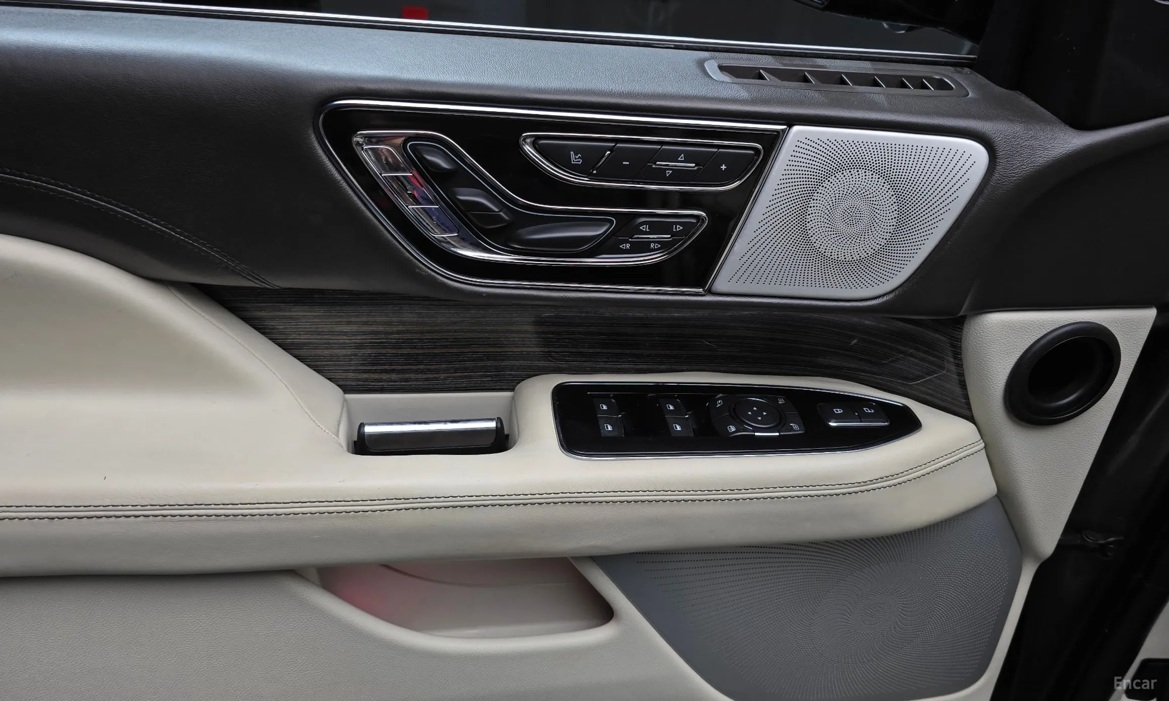 Lincoln Navigator 4th generation превью 19