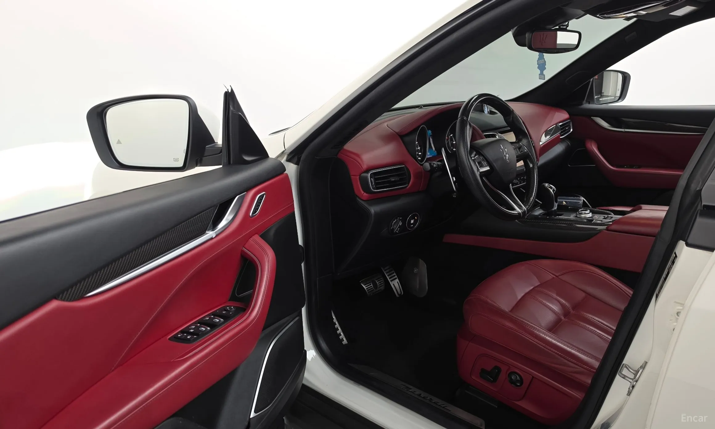 Maserati Levante превью 10