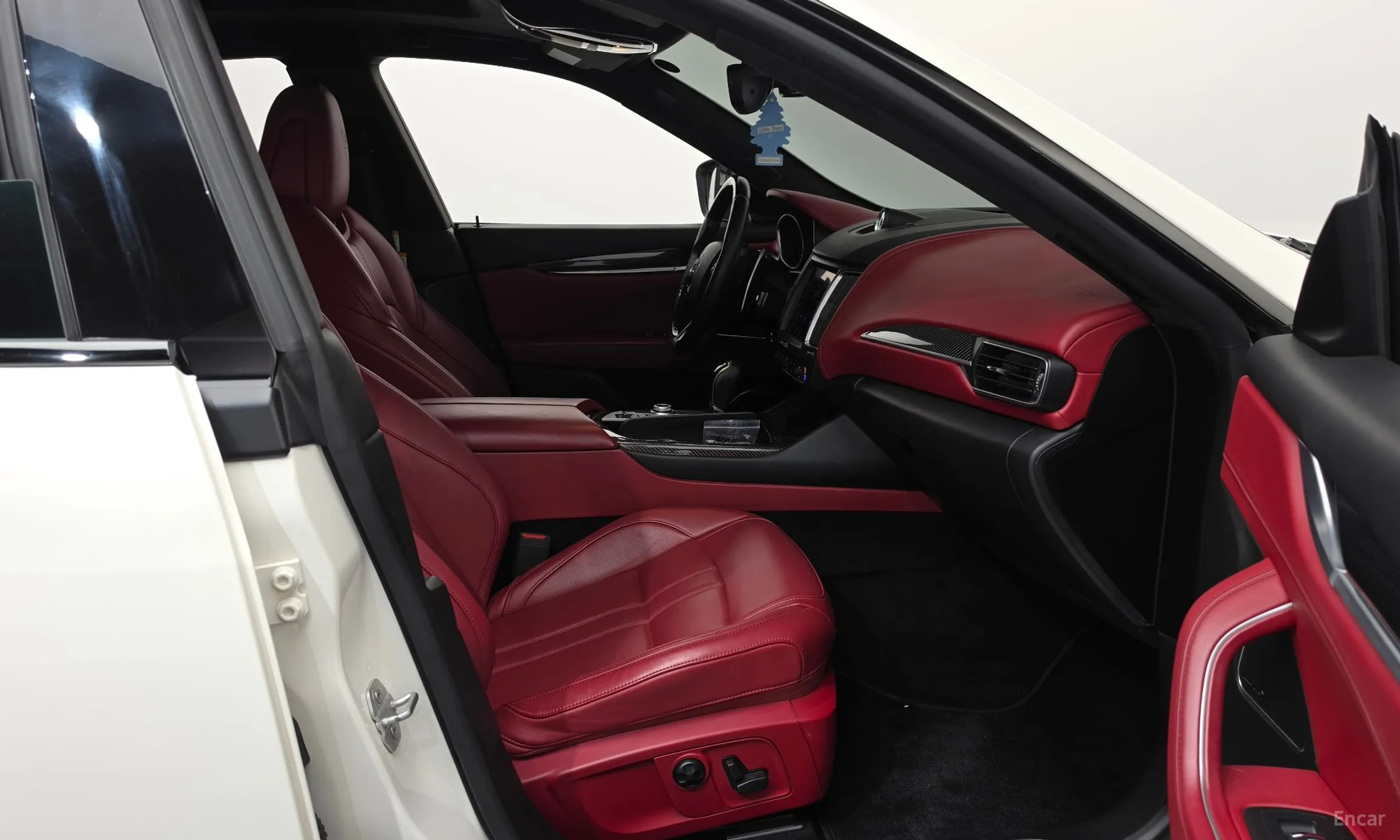 Maserati Levante превью 11