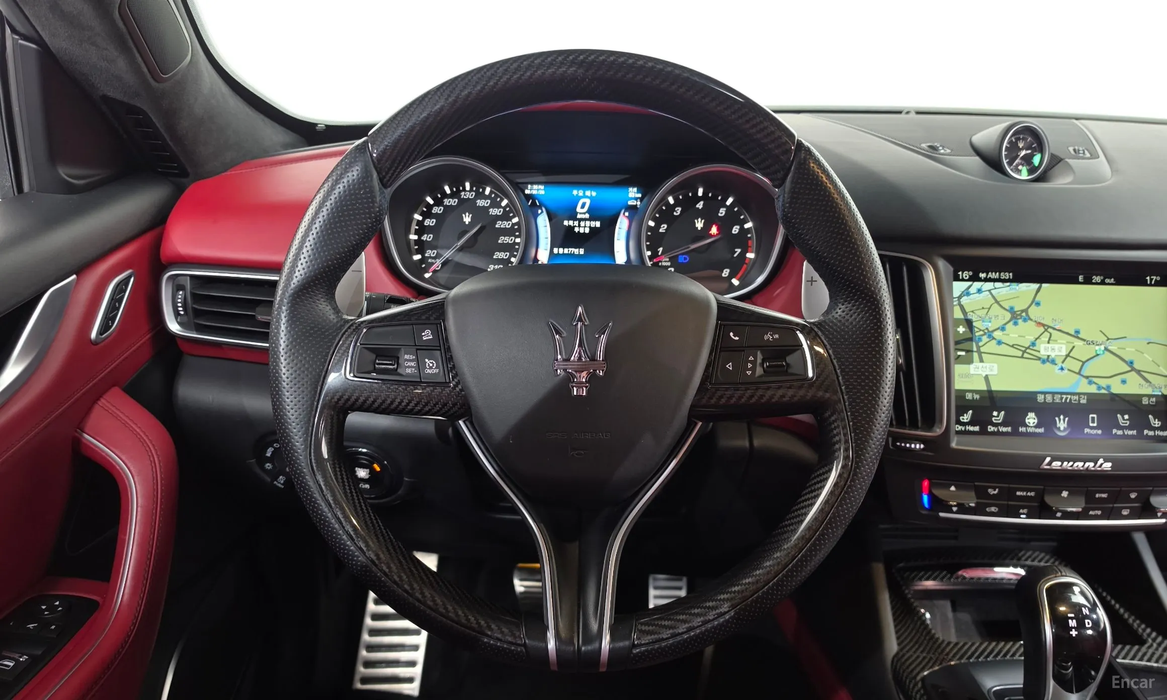 Maserati Levante превью 13