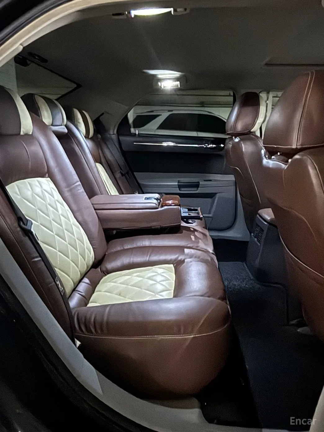 Chrysler 300C превью 8