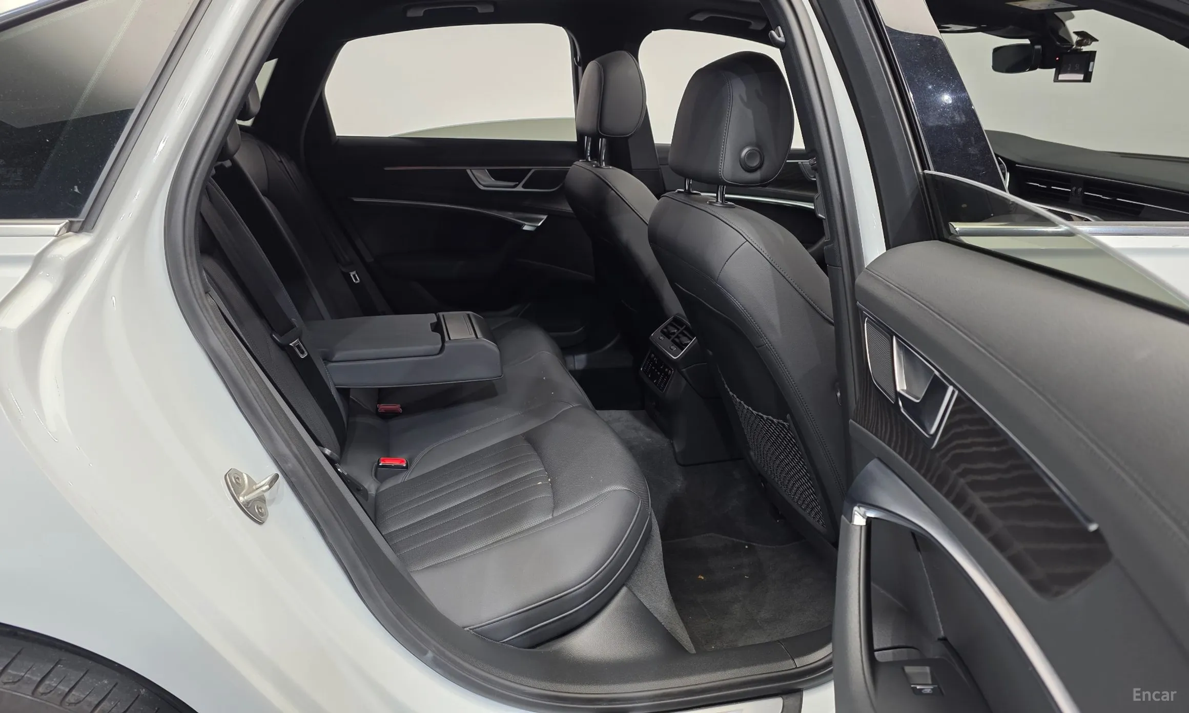 Audi A6 (C8) превью 12