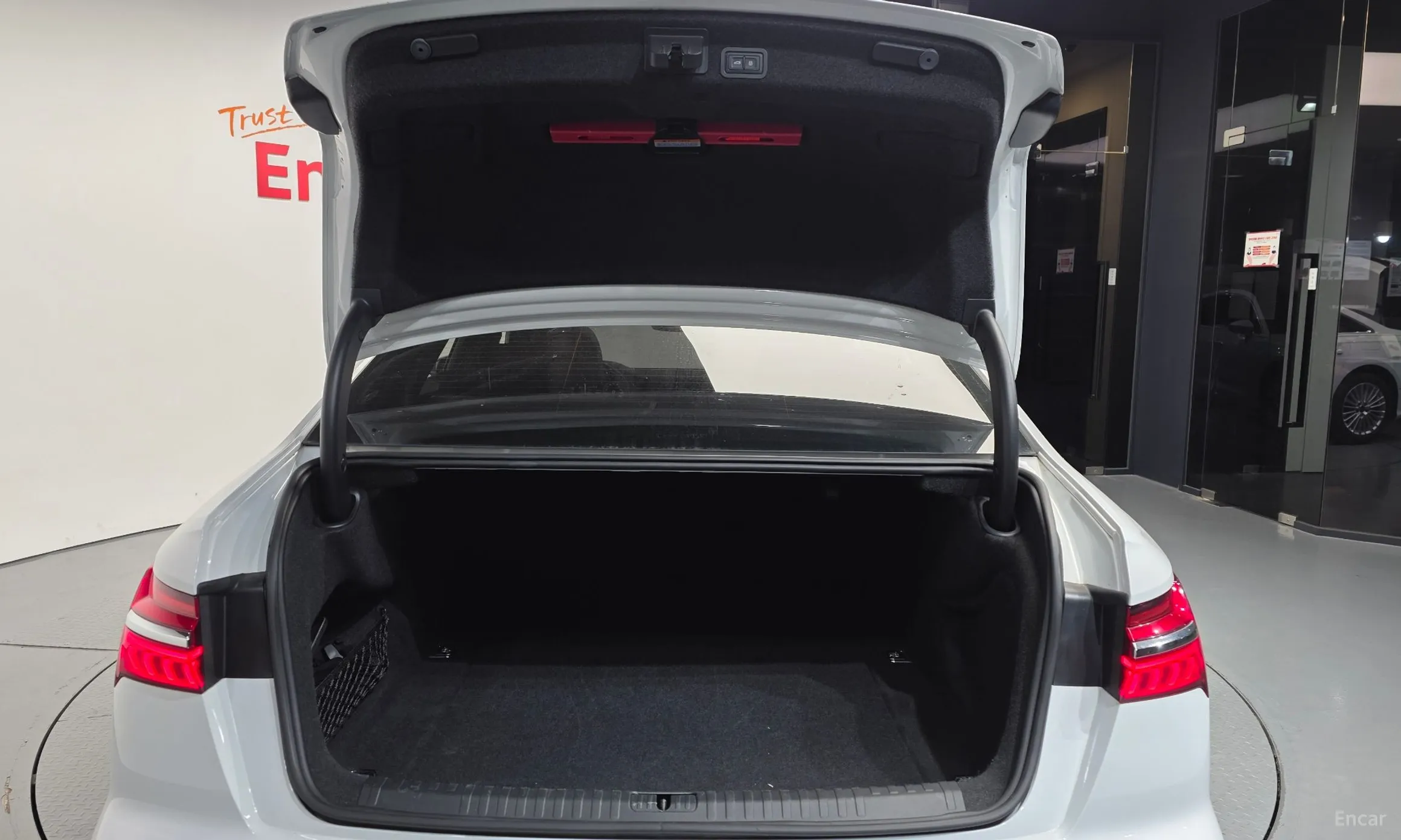 Audi A6 (C8) превью 20
