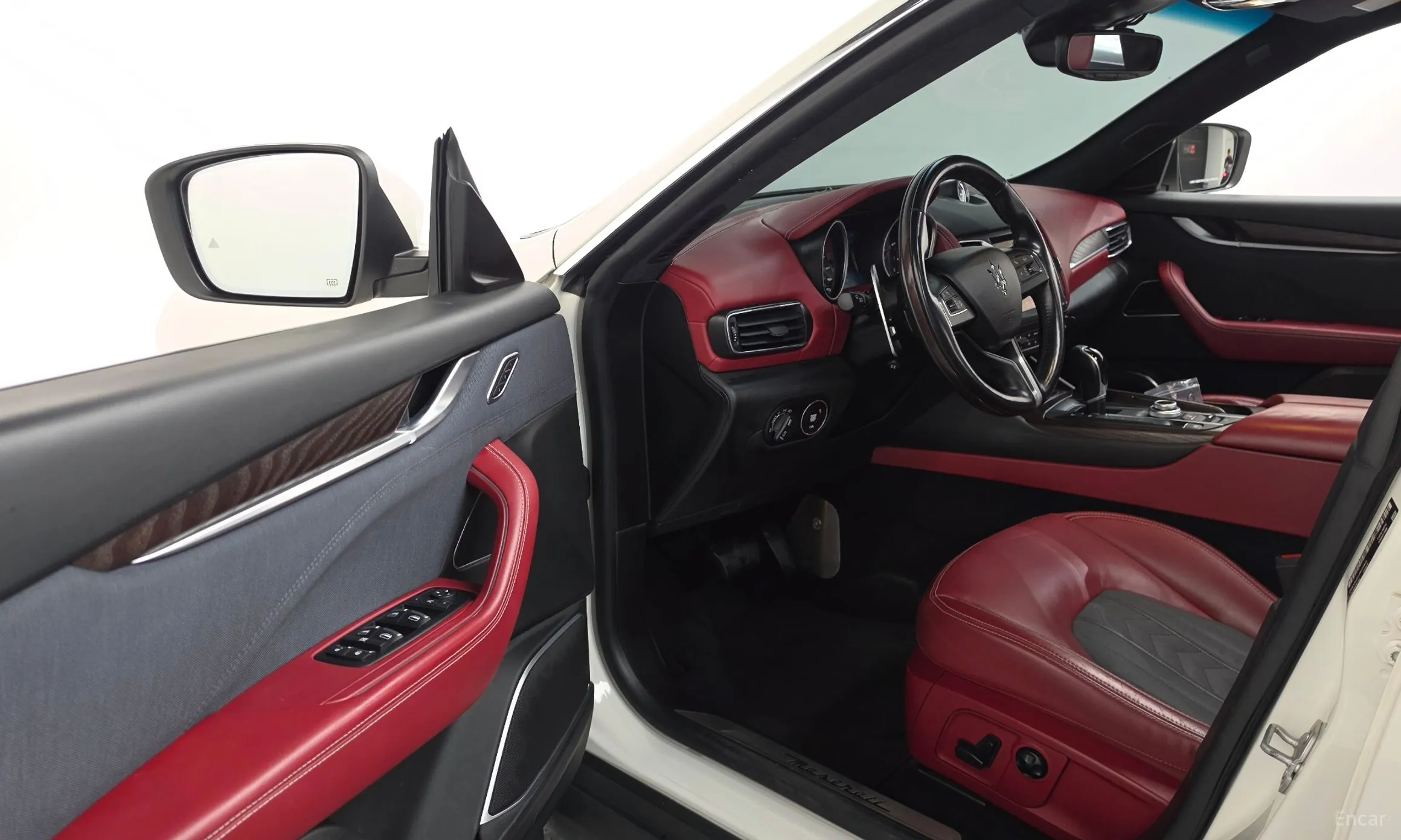Maserati Levante превью 10