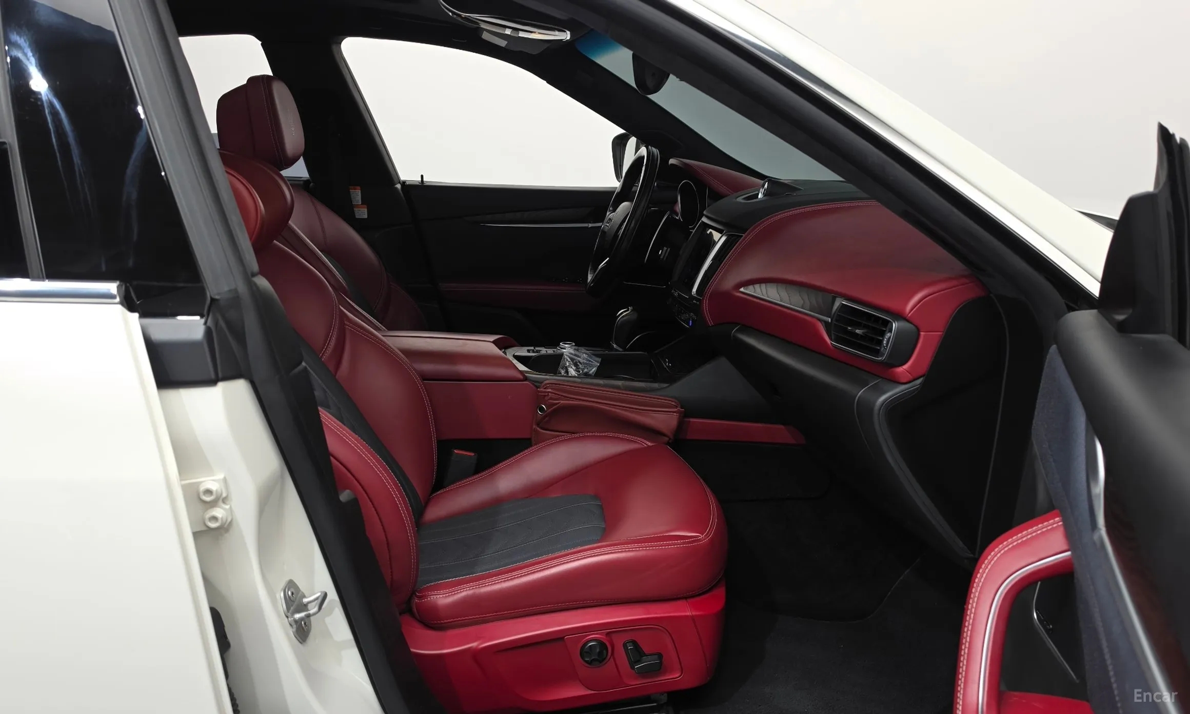Maserati Levante превью 11