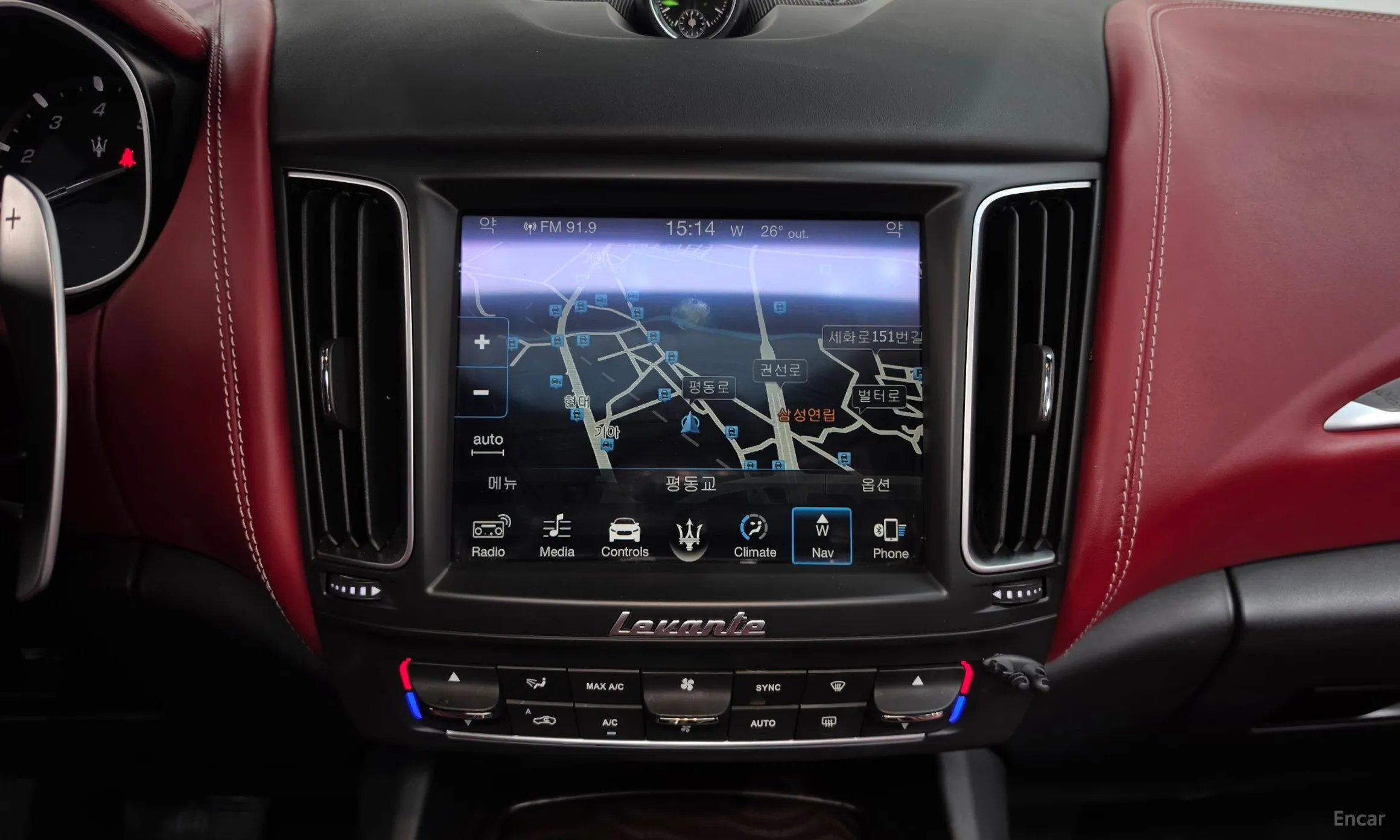 Maserati Levante превью 14