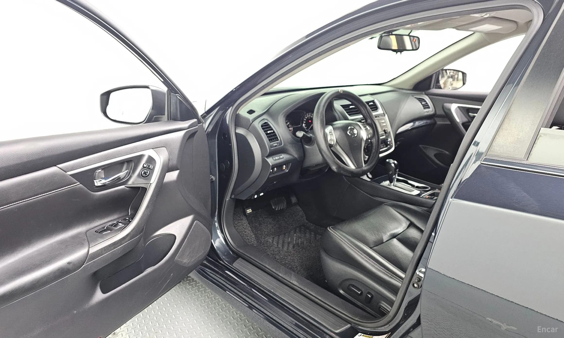 Nissan Altima превью 10