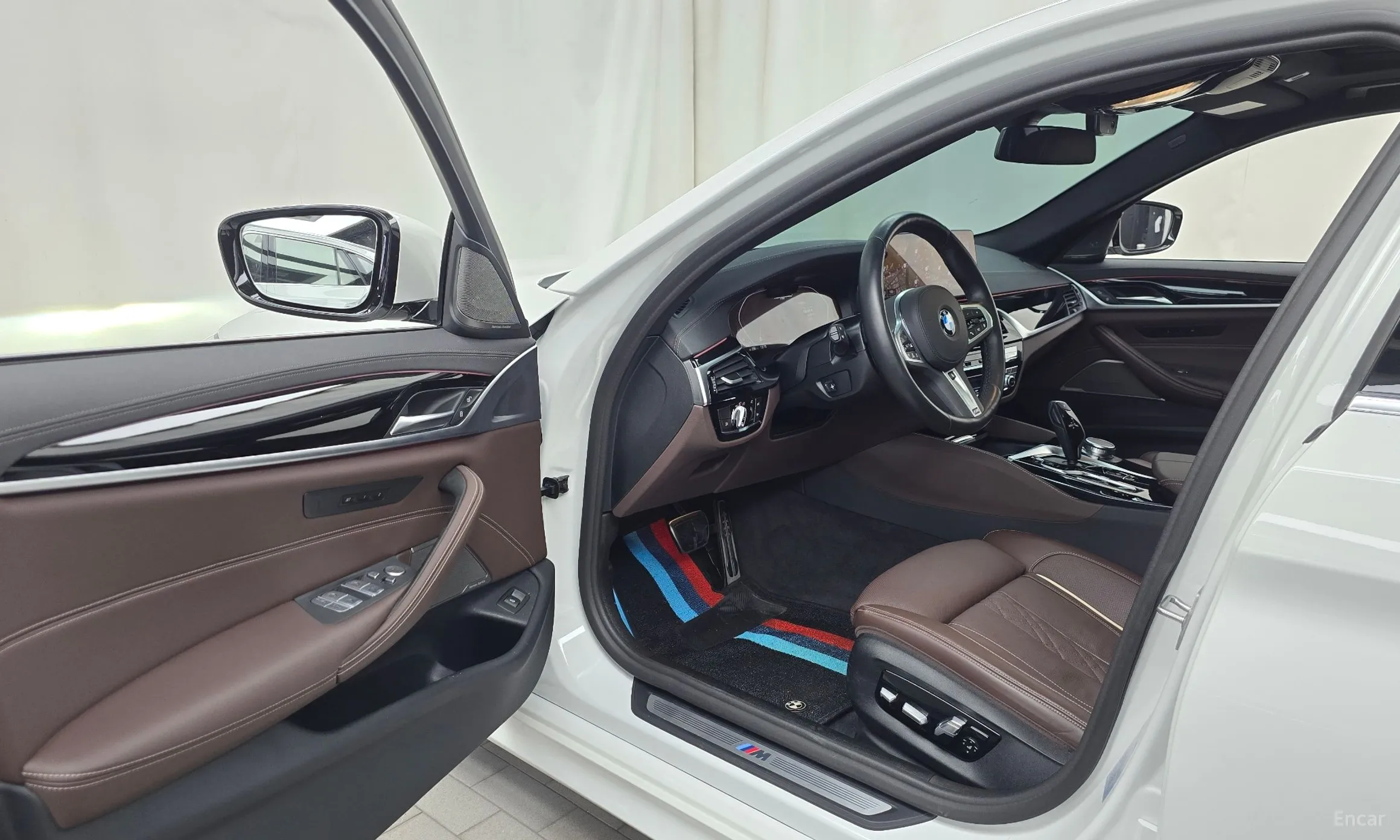 BMW 5 Series (G30) превью 10
