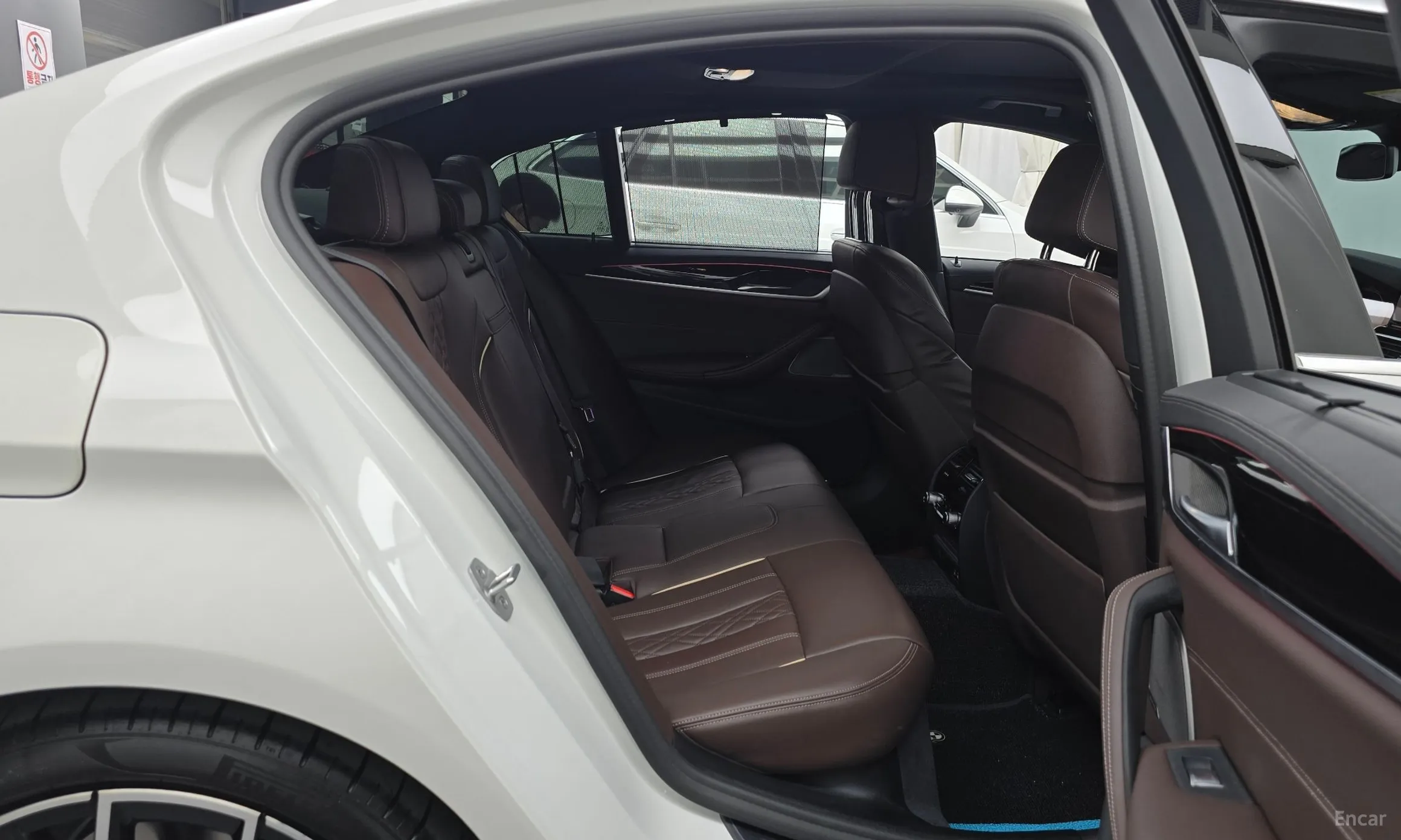 BMW 5 Series (G30) превью 11