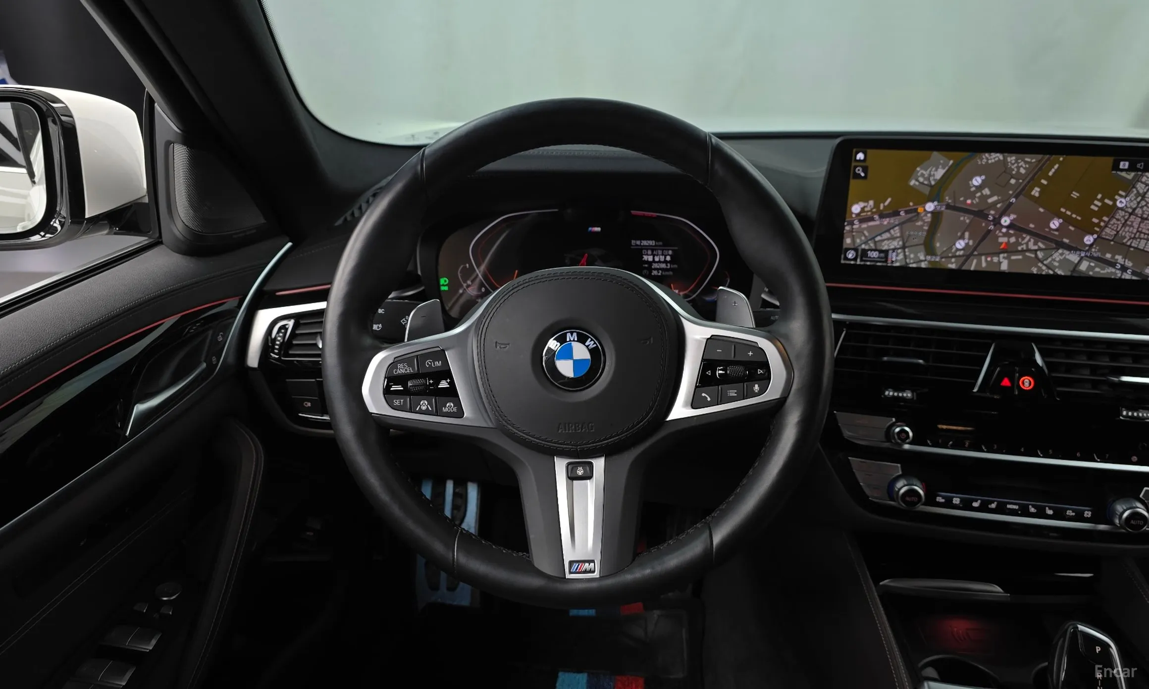 BMW 5 Series (G30) превью 13