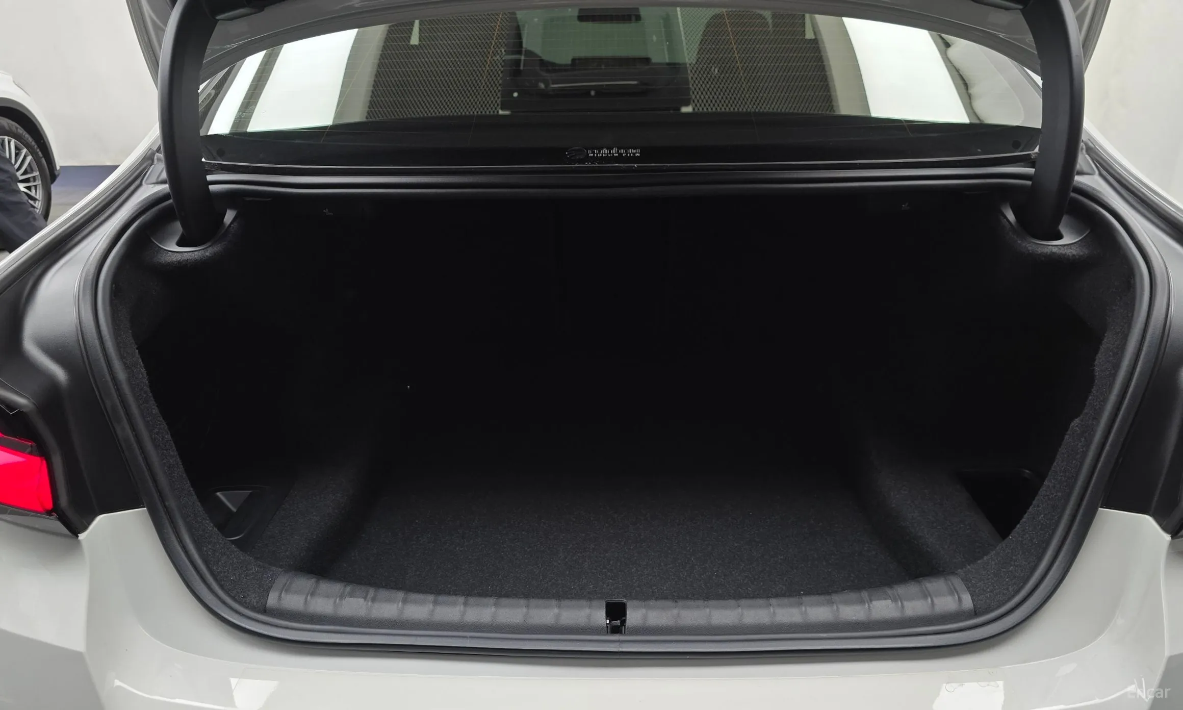 BMW 5 Series (G30) превью 18