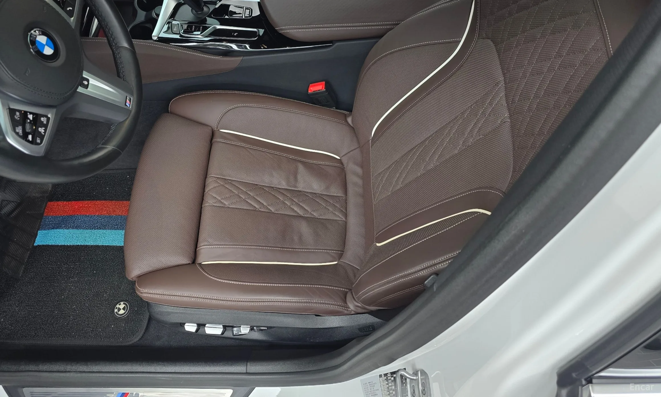 BMW 5 Series (G30) превью 19
