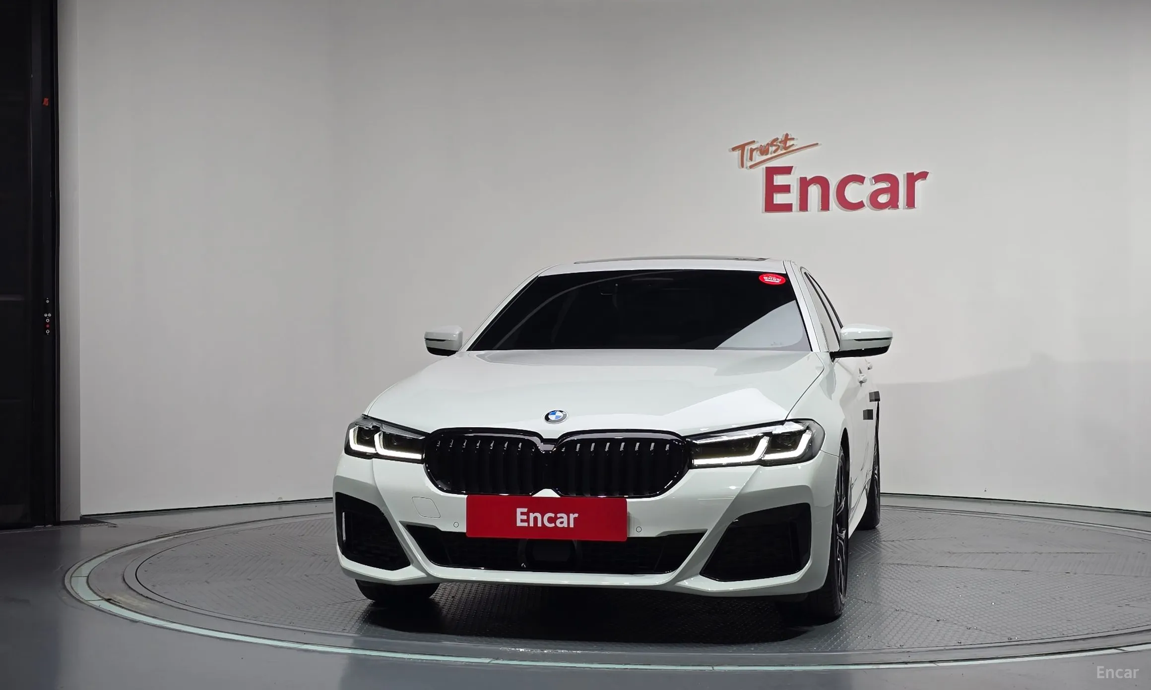 BMW 5 Series (G30) превью 3