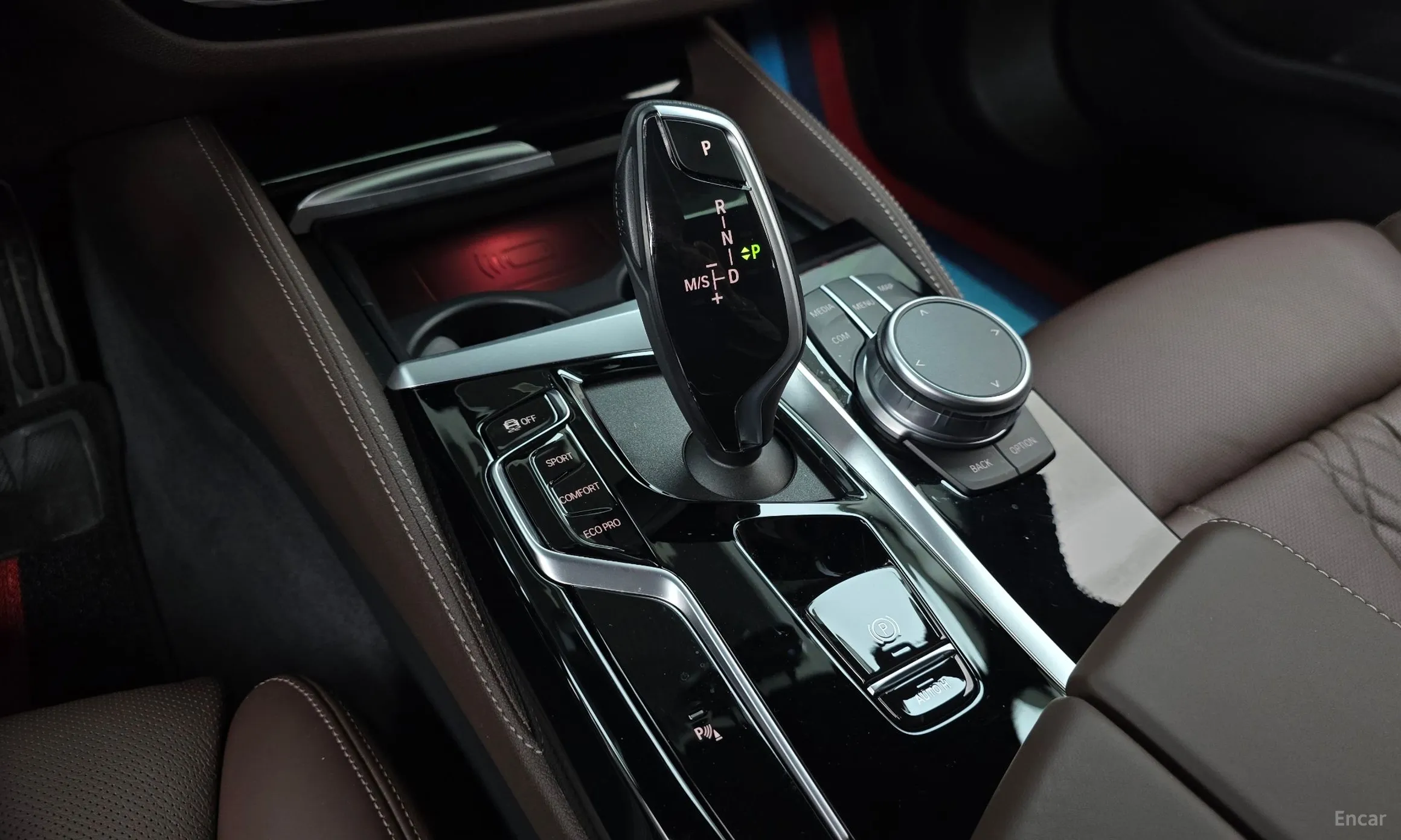 BMW 5 Series (G30) превью 9