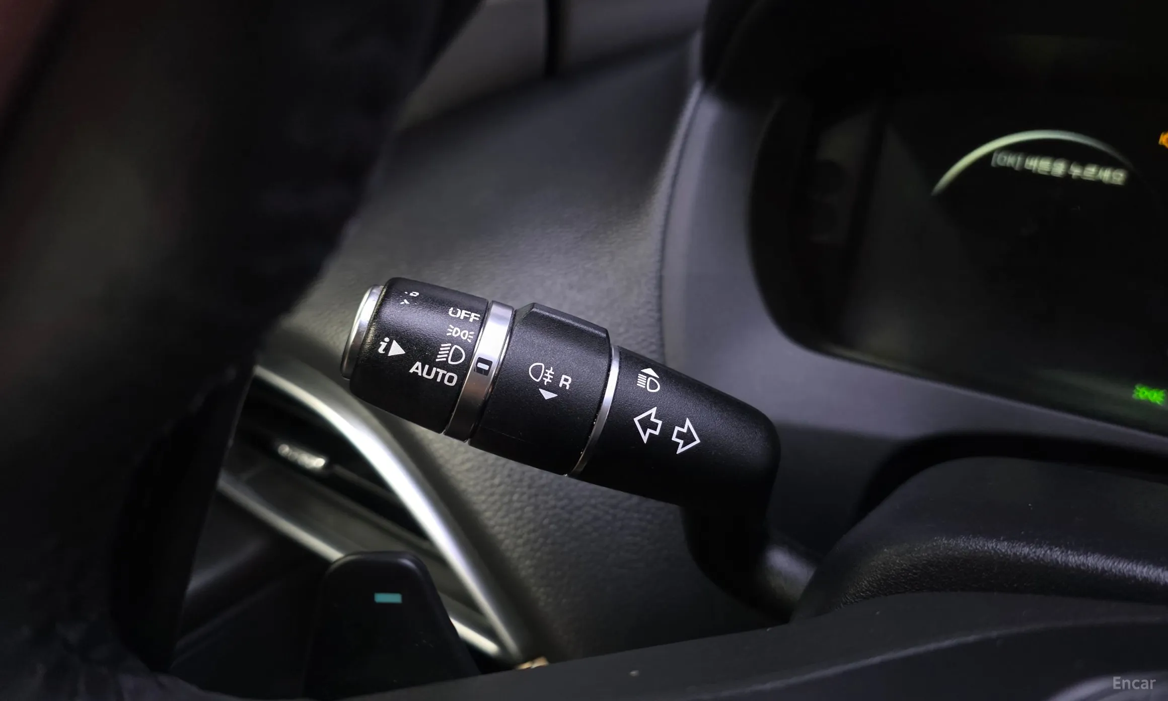 Jaguar XE превью 19