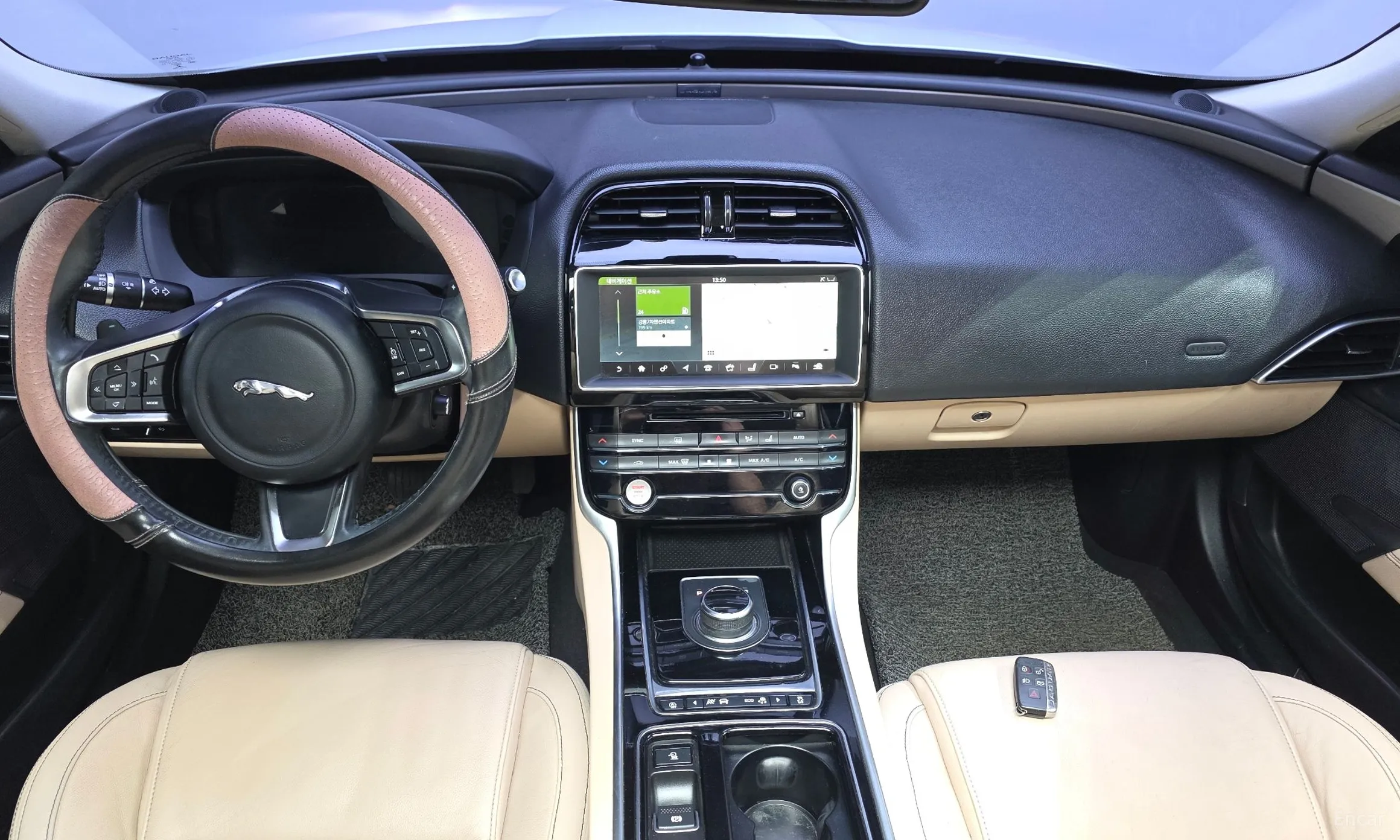 Jaguar XE превью 7